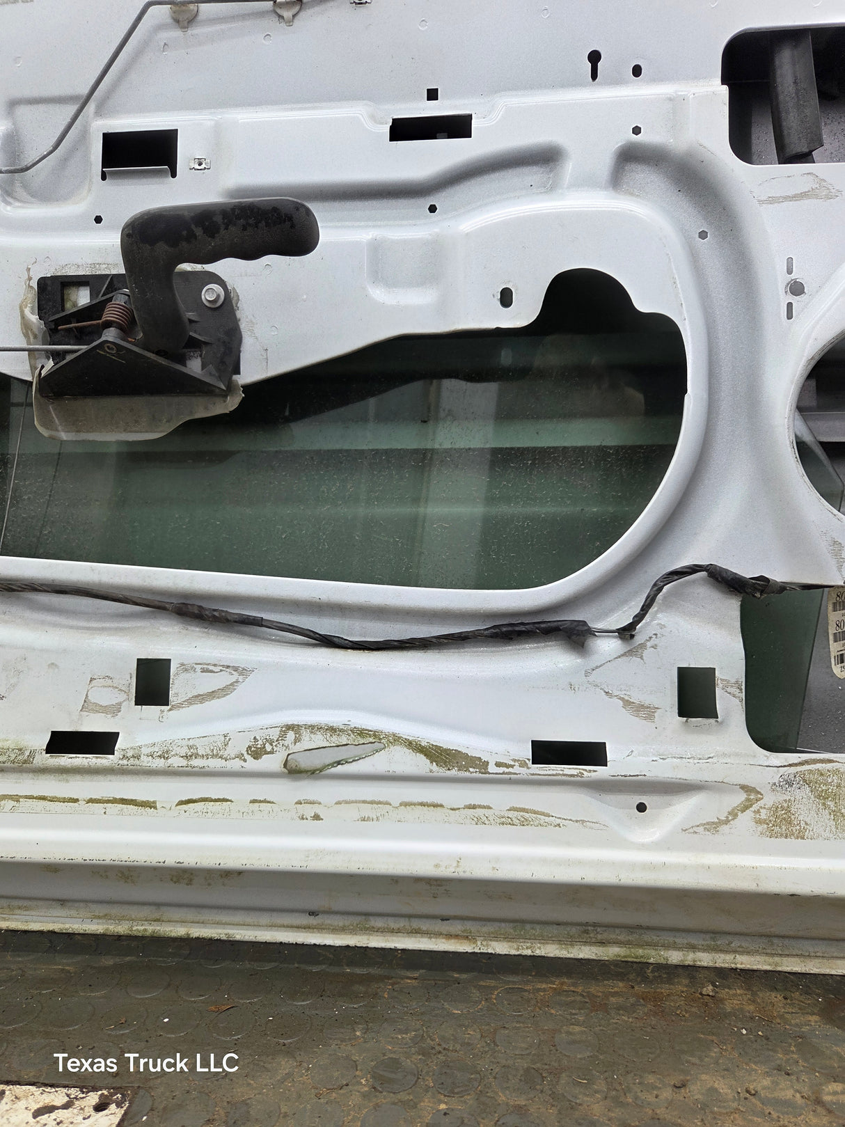 1999-2006 Chevrolet Silverado / GMC Sierra 1500 2500 3500 HD Front Driver Side Door LH