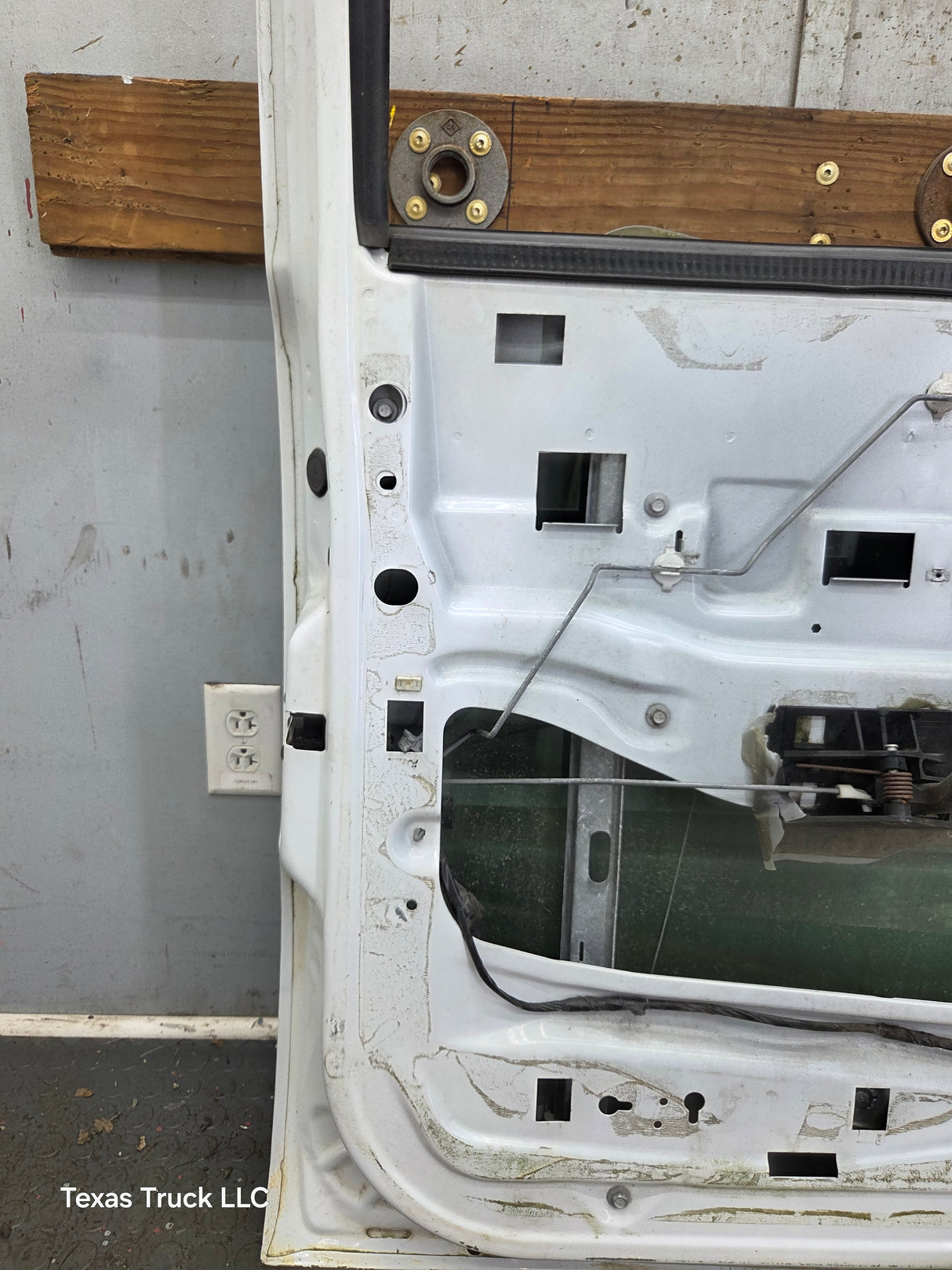 1999-2006 Chevrolet Silverado / GMC Sierra 1500 2500 3500 HD Front Driver Side Door LH