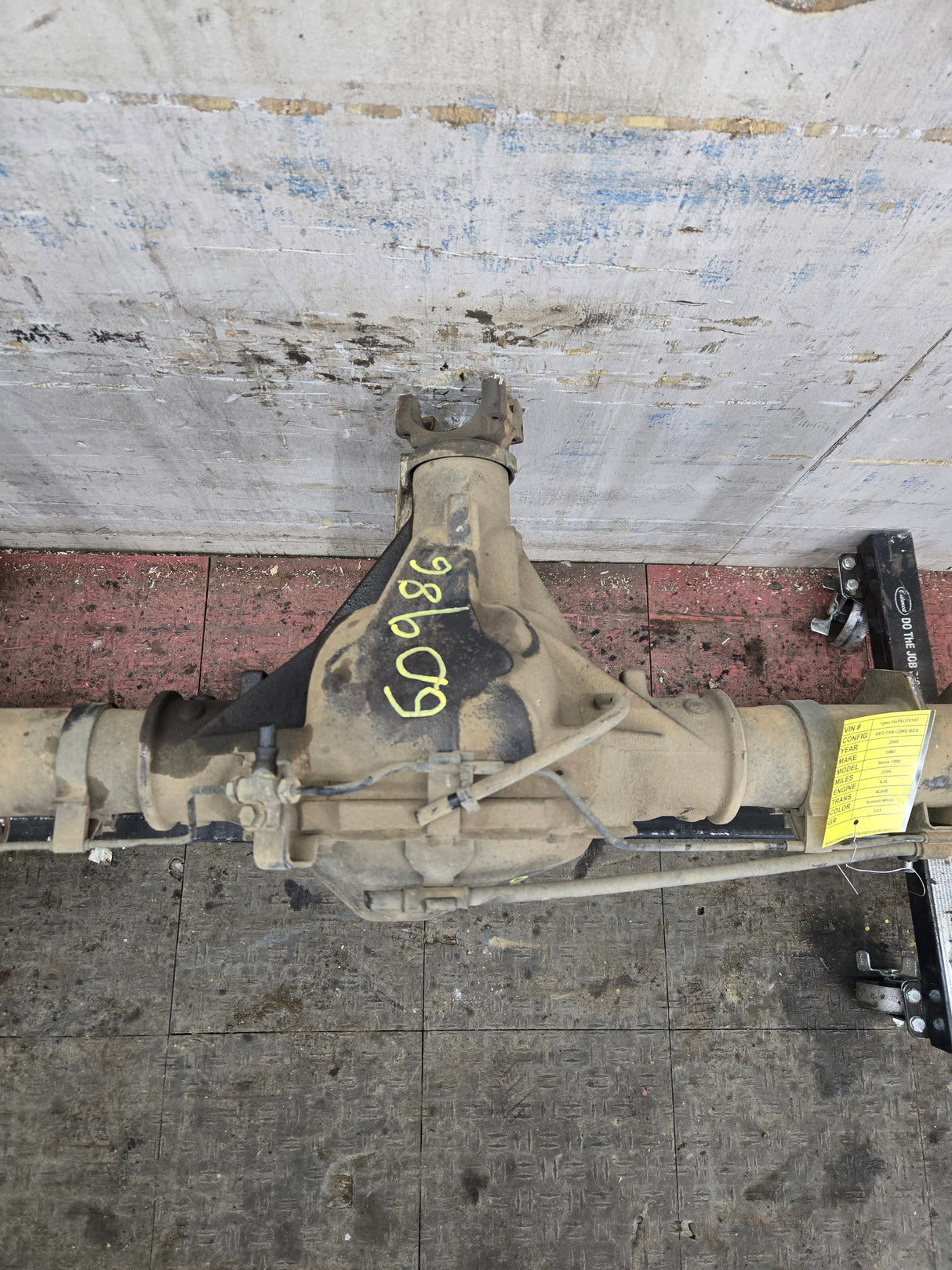 2005-2007 Chevrolet Silverado GMC Sierra 1500 3.23 Rear Axle