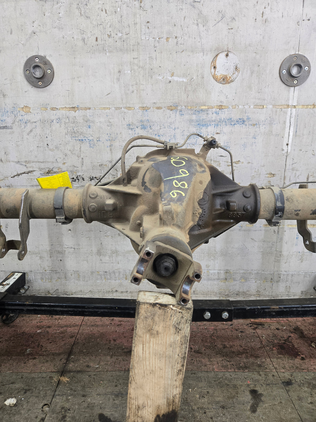 2005-2007 Chevrolet Silverado GMC Sierra 1500 3.23 Rear Axle