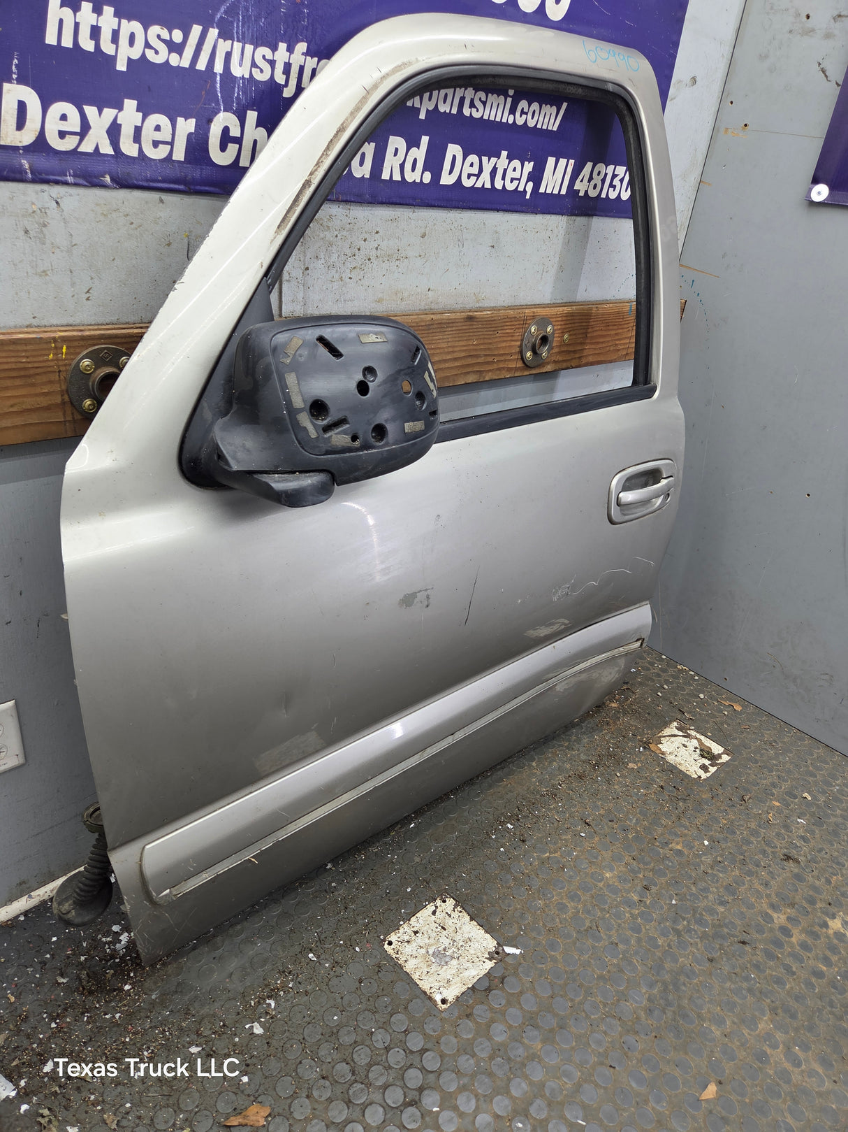 1999-2006 Chevrolet Silverado / GMC Sierra 1500 2500 3500 HD Front Driver Side Door LH