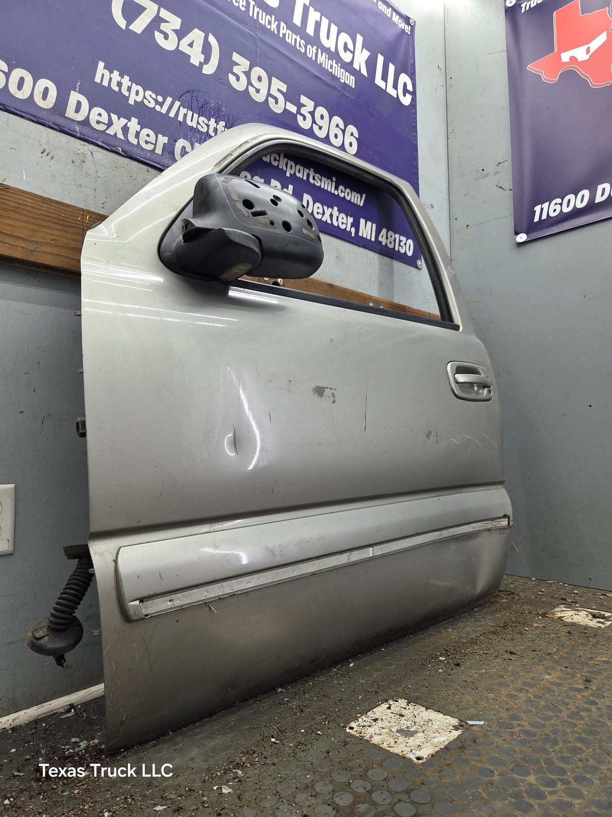 1999-2006 Chevrolet Silverado / GMC Sierra 1500 2500 3500 HD Front Driver Side Door LH