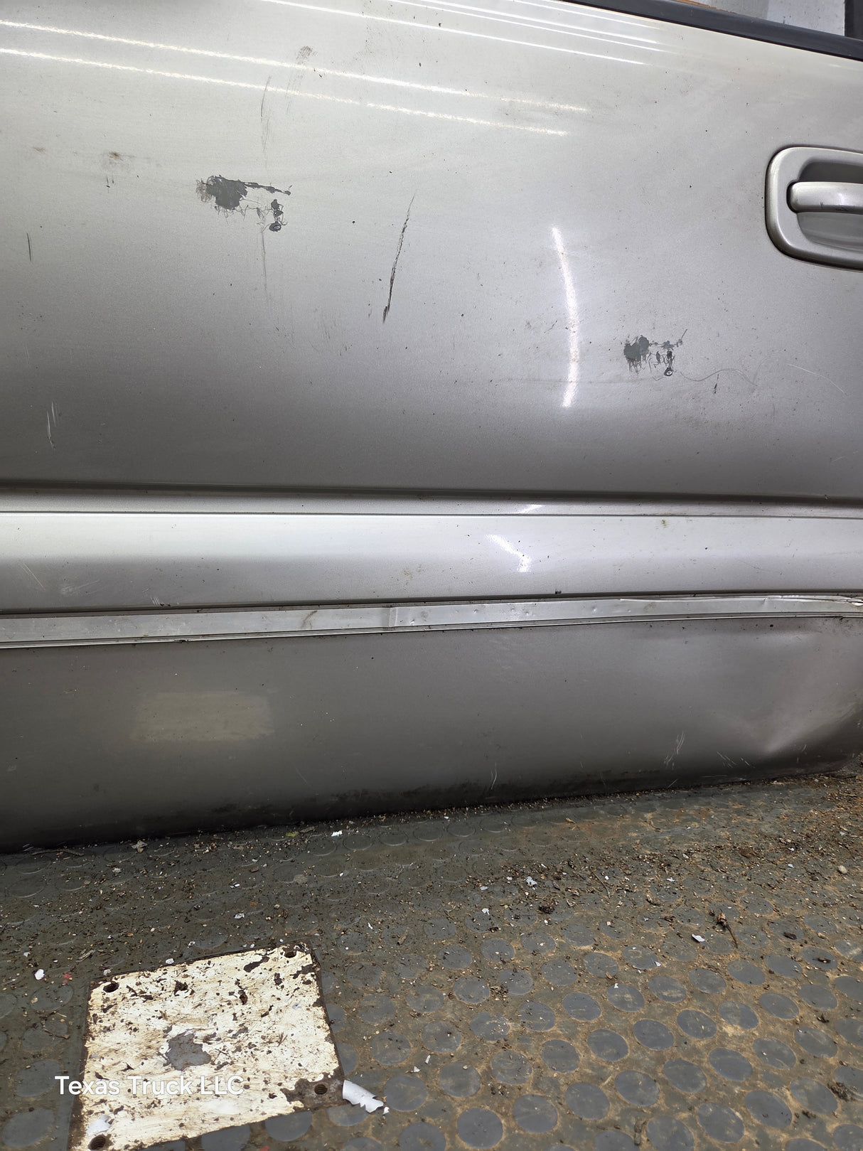 1999-2006 Chevrolet Silverado / GMC Sierra 1500 2500 3500 HD Front Driver Side Door LH