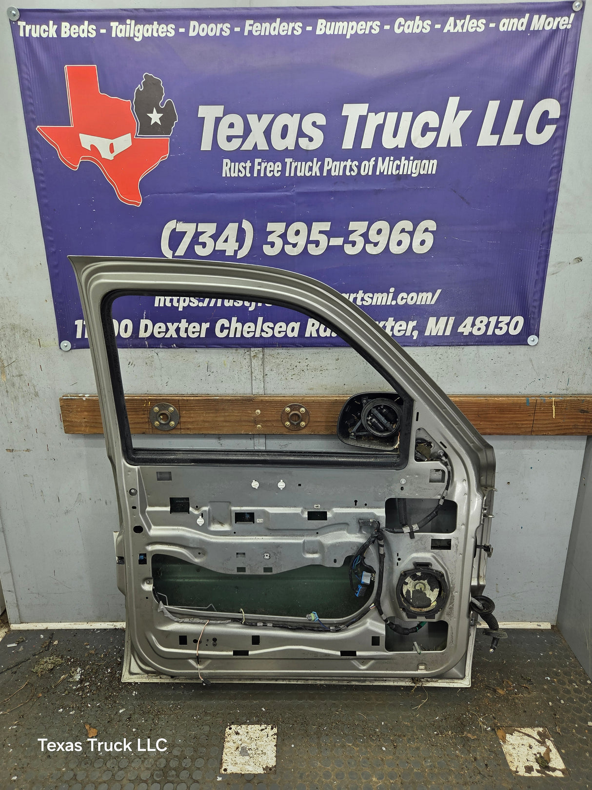 1999-2006 Chevrolet Silverado / GMC Sierra 1500 2500 3500 HD Front Driver Side Door LH