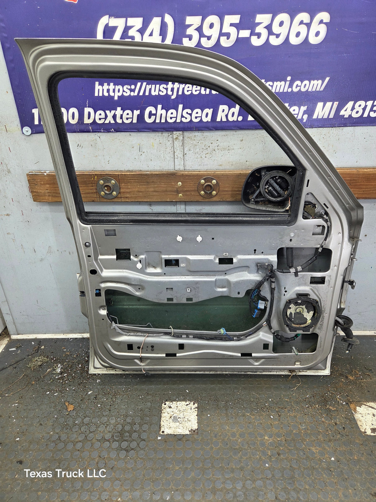 1999-2006 Chevrolet Silverado / GMC Sierra 1500 2500 3500 HD Front Driver Side Door LH