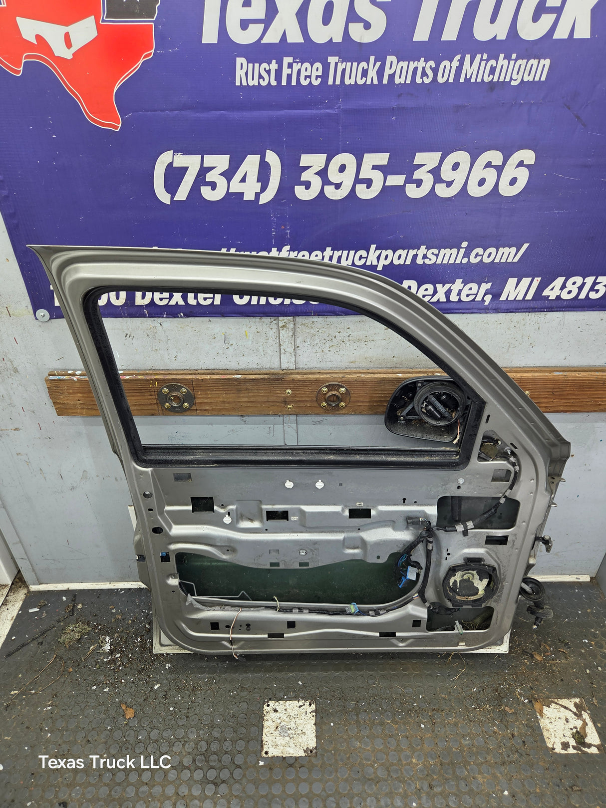 1999-2006 Chevrolet Silverado / GMC Sierra 1500 2500 3500 HD Front Driver Side Door LH