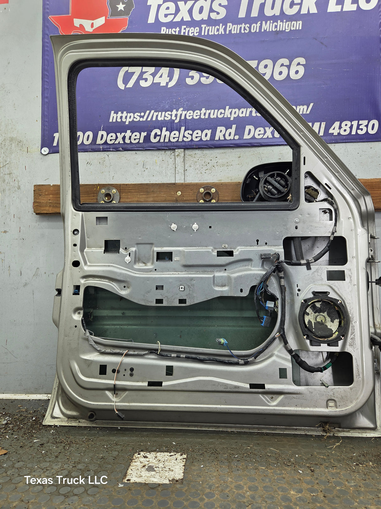 1999-2006 Chevrolet Silverado / GMC Sierra 1500 2500 3500 HD Front Driver Side Door LH