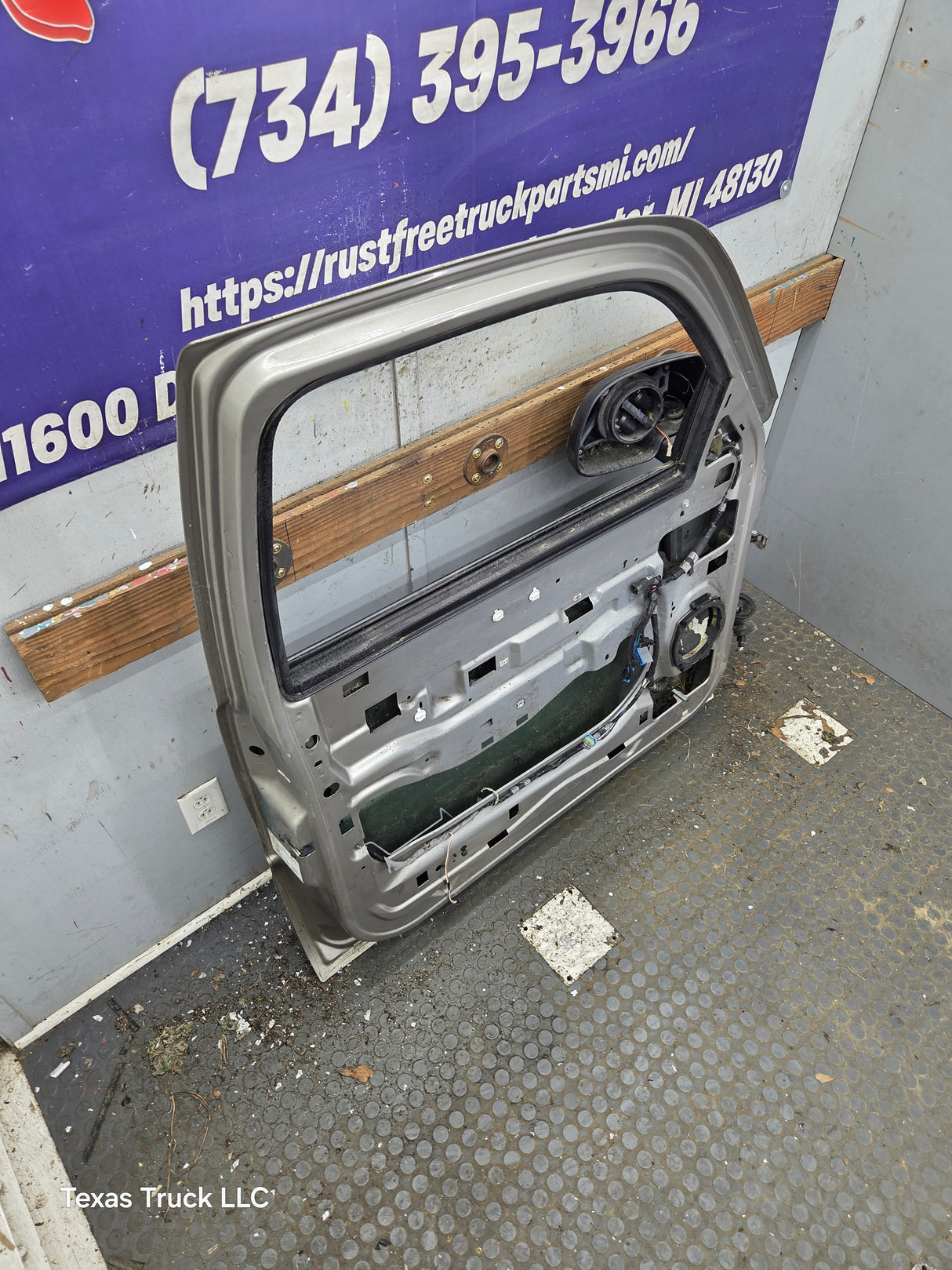 1999-2006 Chevrolet Silverado / GMC Sierra 1500 2500 3500 HD Front Driver Side Door LH