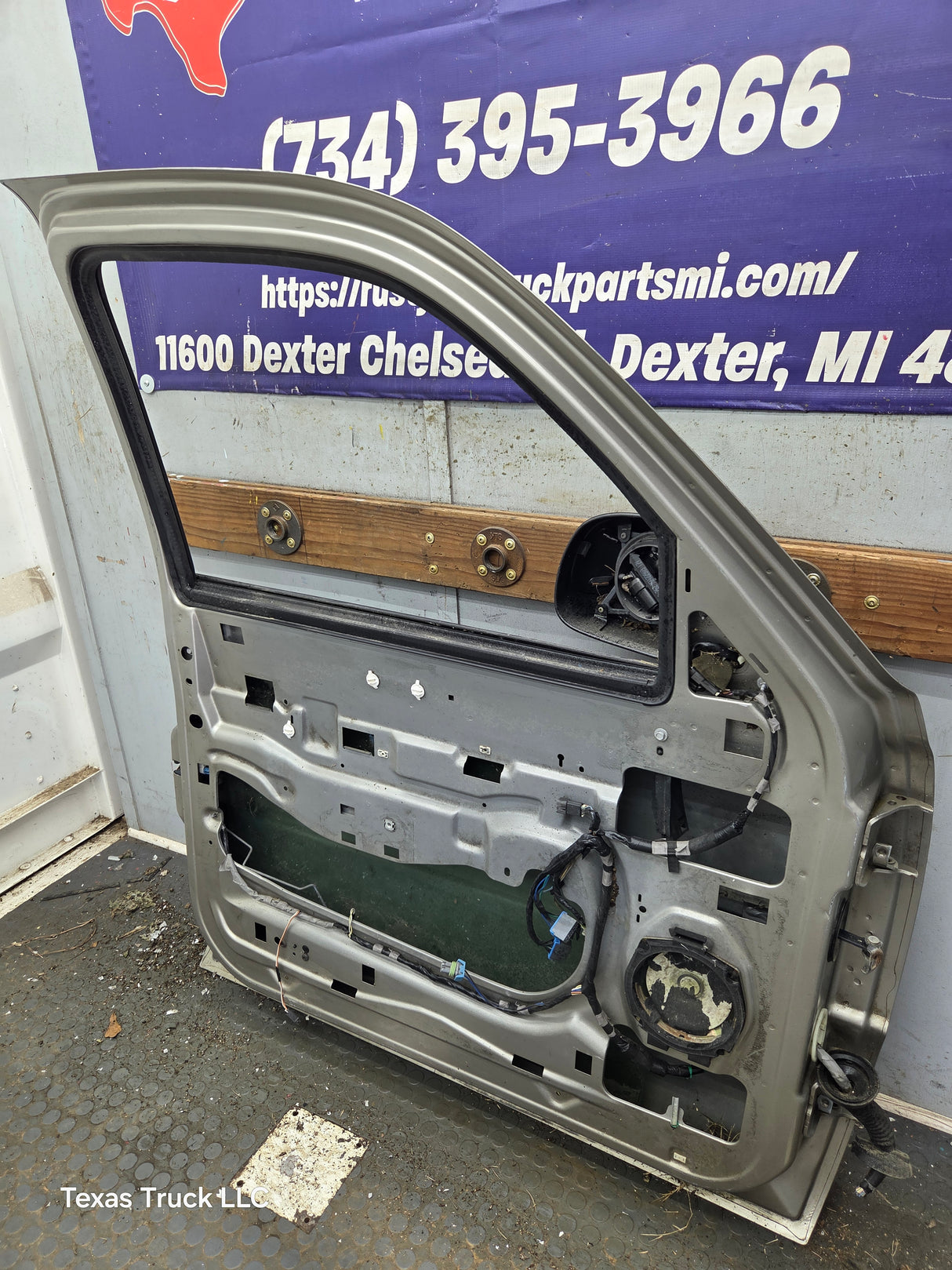 1999-2006 Chevrolet Silverado / GMC Sierra 1500 2500 3500 HD Front Driver Side Door LH