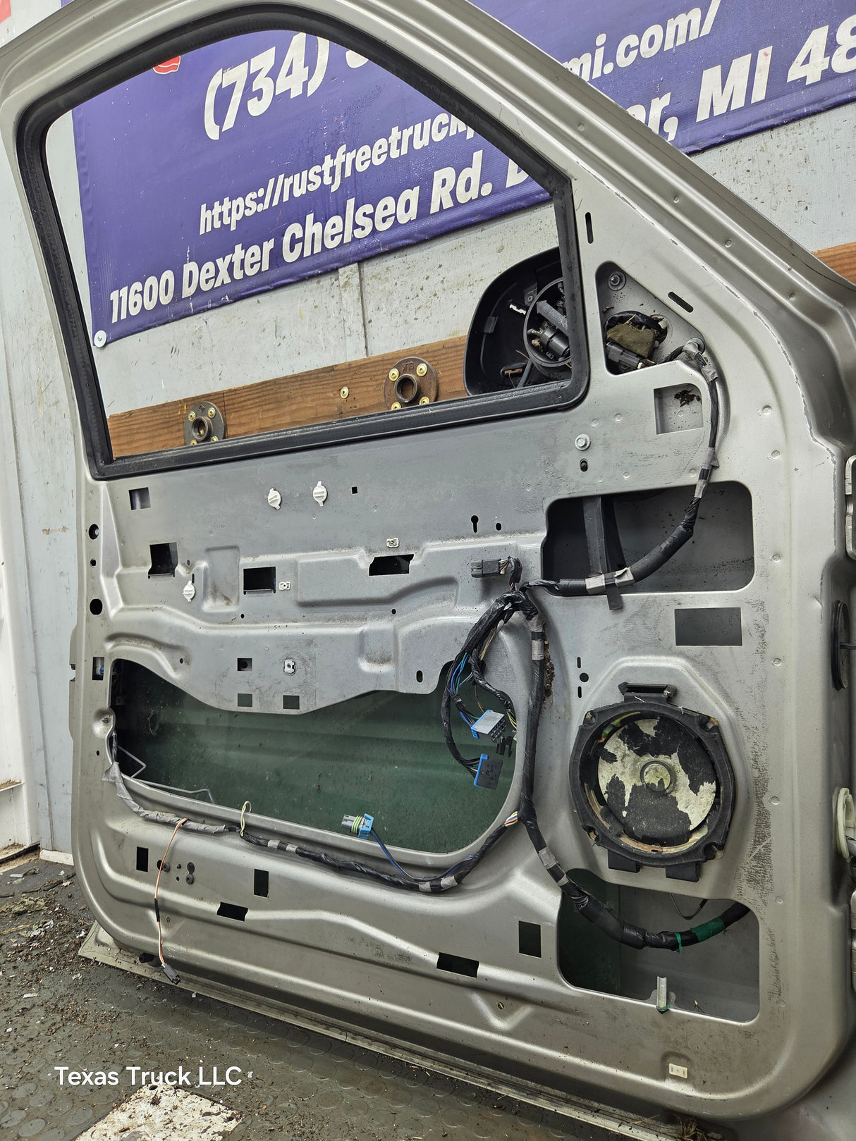 1999-2006 Chevrolet Silverado / GMC Sierra 1500 2500 3500 HD Front Driver Side Door LH