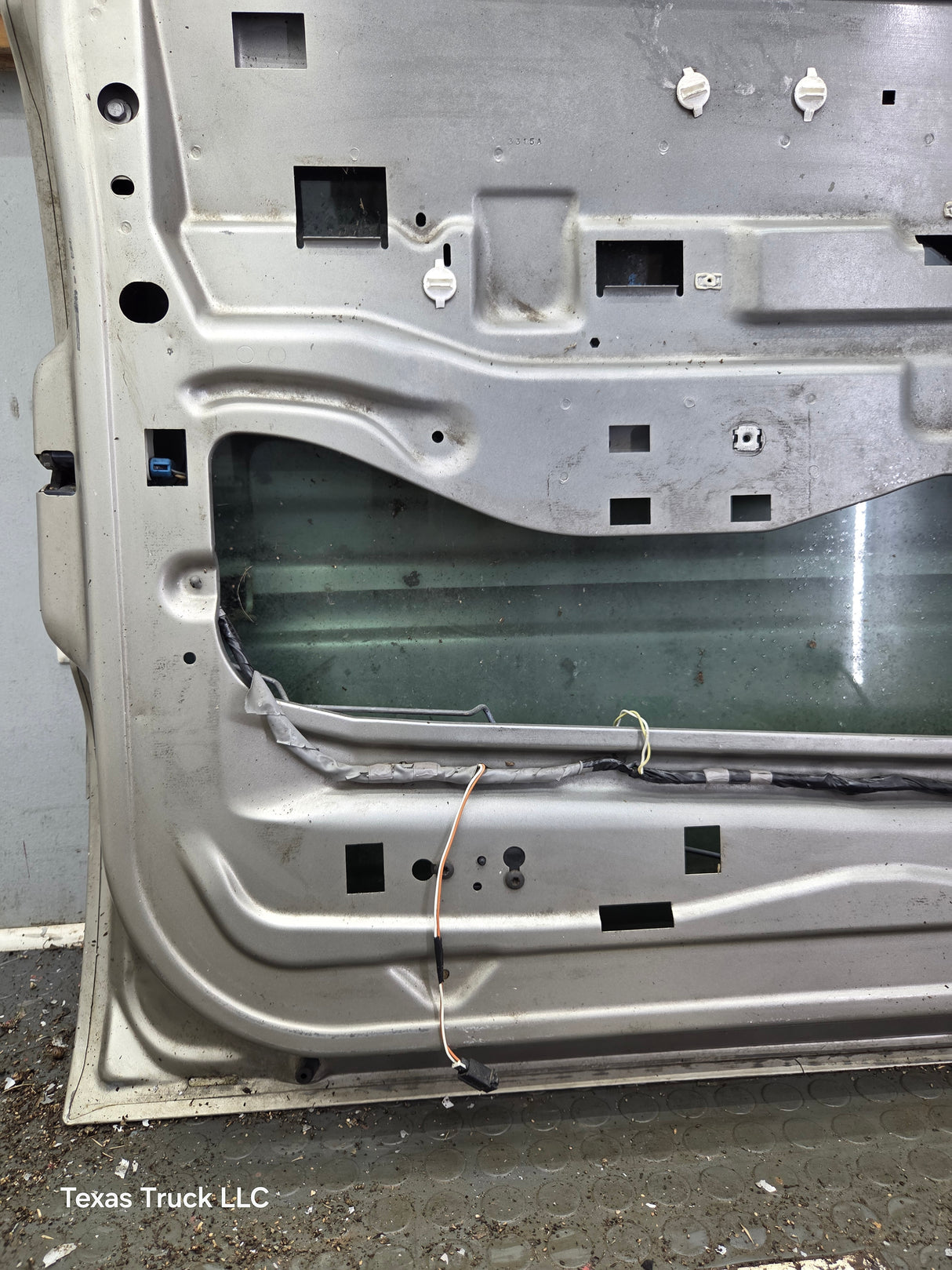 1999-2006 Chevrolet Silverado / GMC Sierra 1500 2500 3500 HD Front Driver Side Door LH