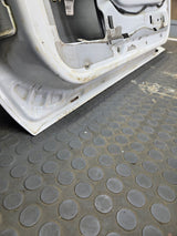 1999-2006 Chevrolet Silverado / GMC Sierra 1500 2500 3500 HD Front Passenger side Door RH