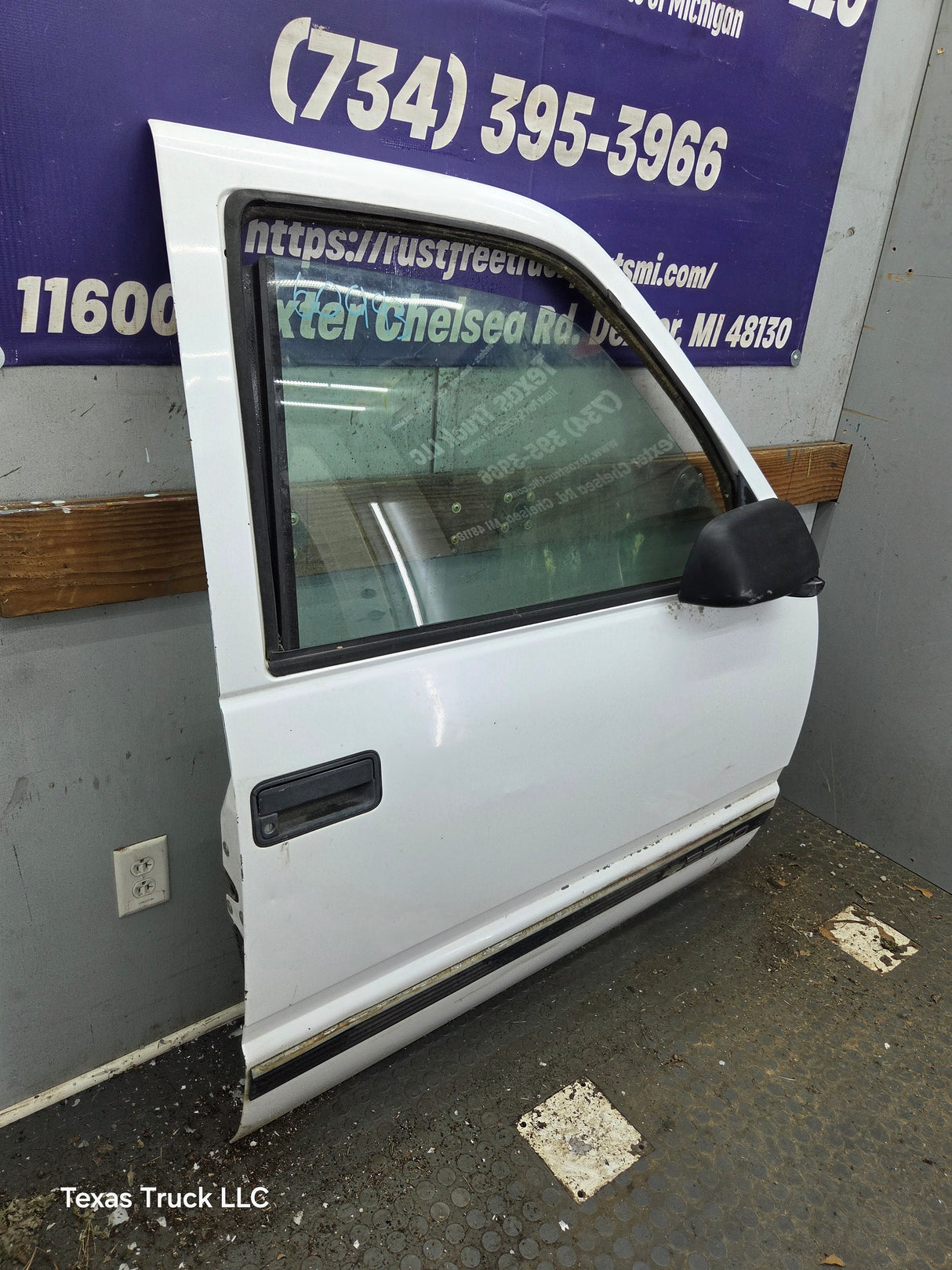 1988-2000 Chevrolet Silverado Suburban GMC Sierra RH Front Passenger Door