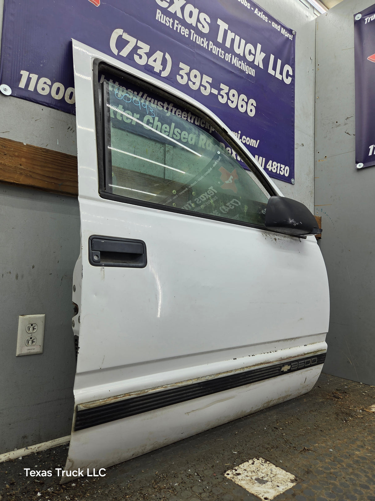 1988-2000 Chevrolet Silverado Suburban GMC Sierra RH Front Passenger Door