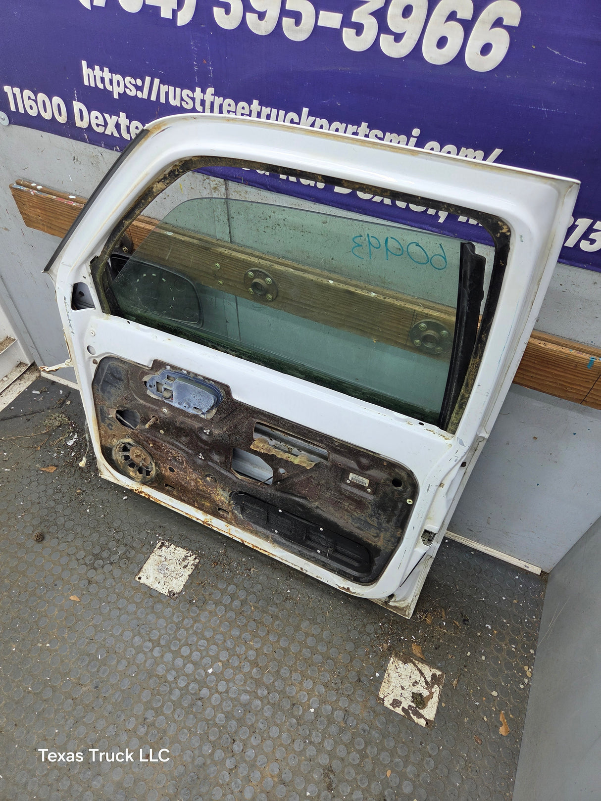 1988-2000 Chevrolet Silverado Suburban GMC Sierra RH Front Passenger Door