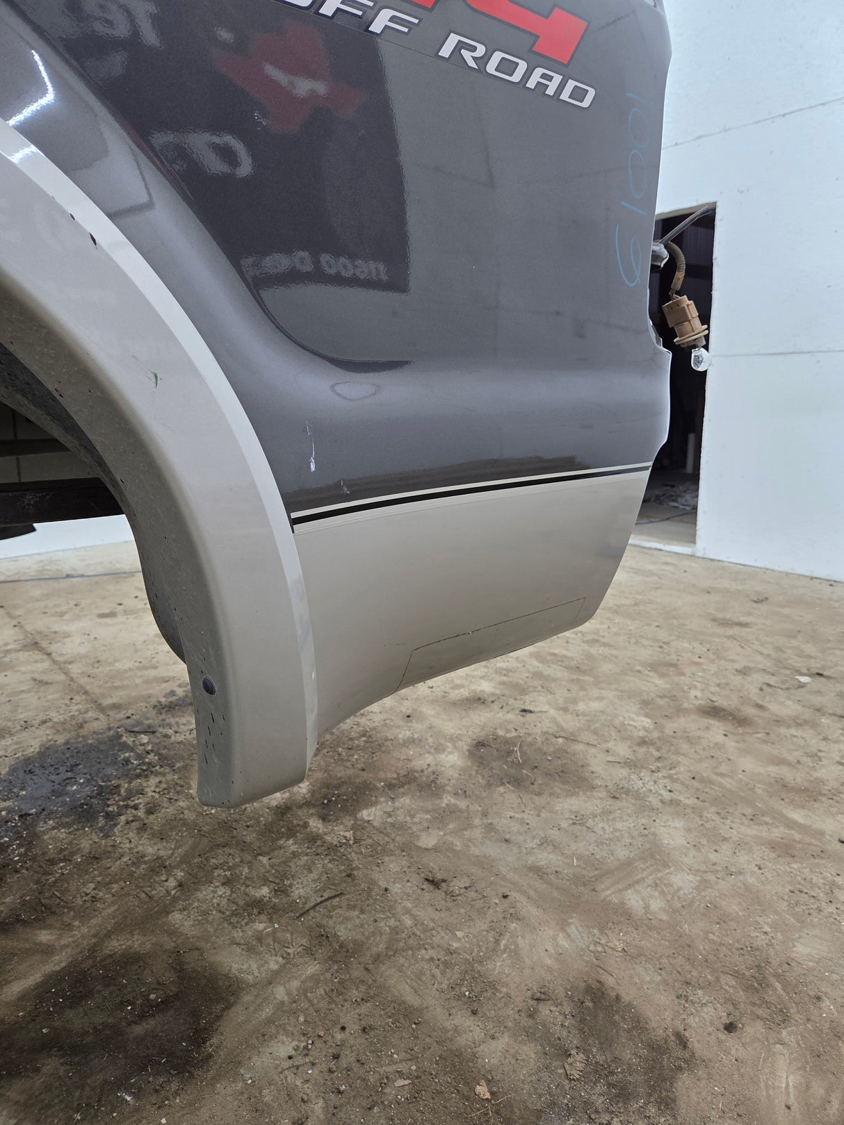 1999-2010 Ford Super Duty F250 F350 6' 9" Short Truck Bed