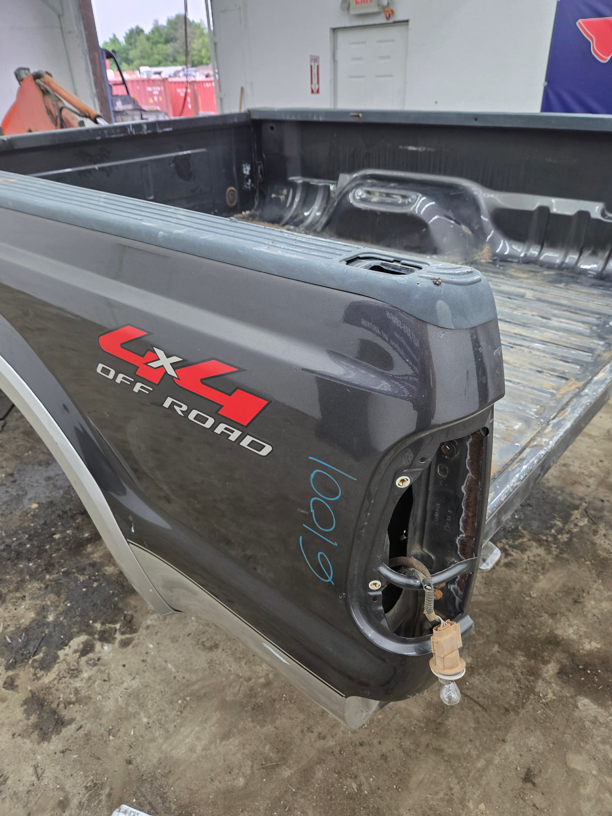 1999-2010 Ford Super Duty F250 F350 6' 9" Short Truck Bed