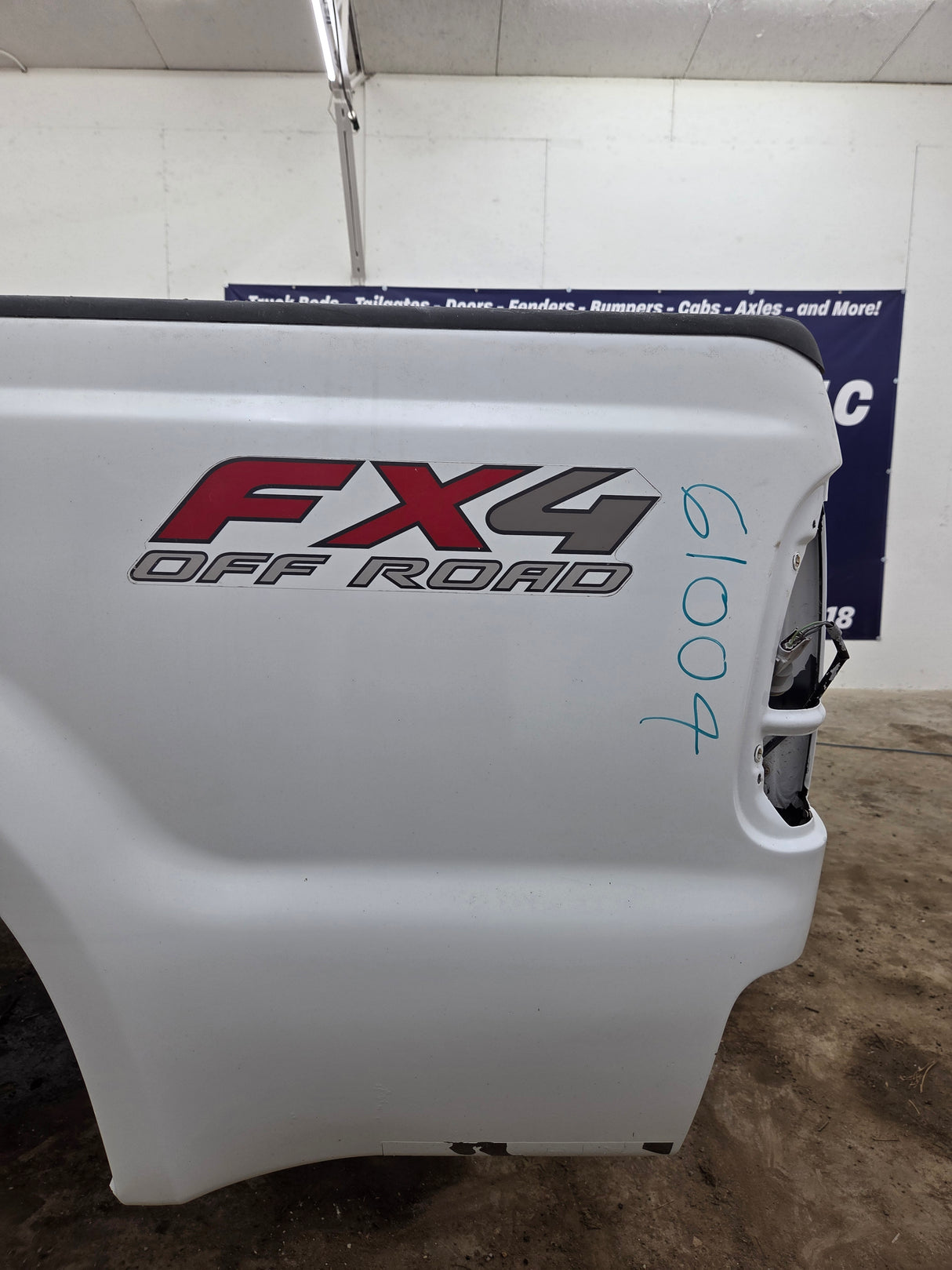 1999-2010 Ford Super Duty F250 F350 6' 9" Short Truck Bed