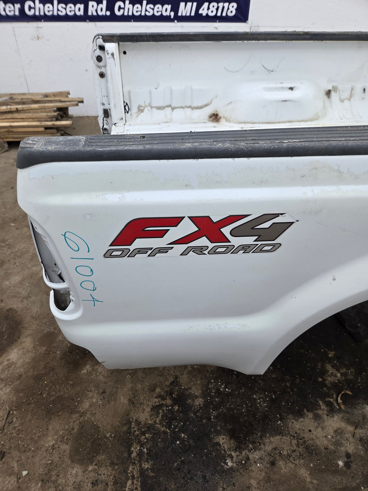 1999-2010 Ford Super Duty F250 F350 6' 9" Short Truck Bed