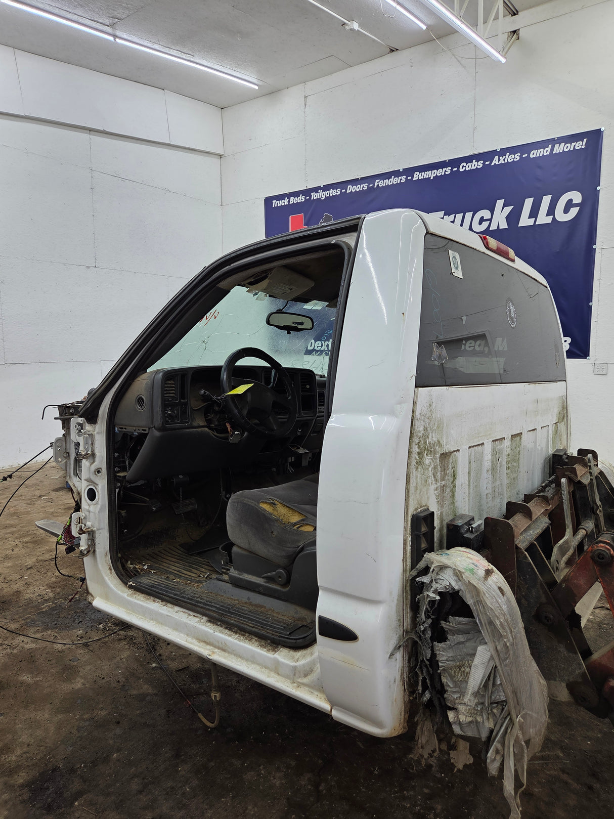 1999-2007 Chevrolet Silverado / GMC Sierra 1500 2500 HD 3500HD Regular Cab Body - Summit white