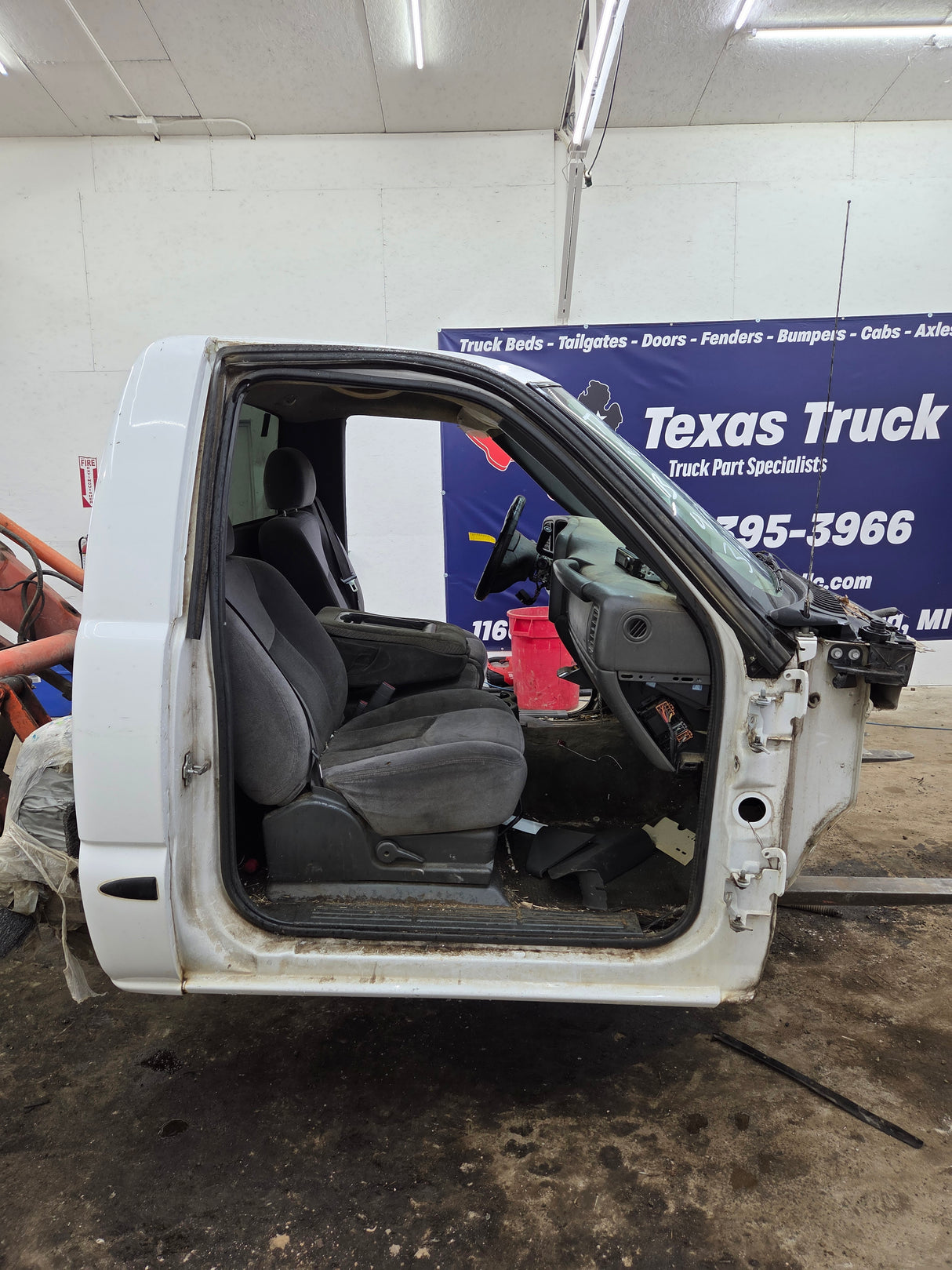 1999-2007 Chevrolet Silverado / GMC Sierra 1500 2500 HD 3500HD Regular Cab Body - Summit white