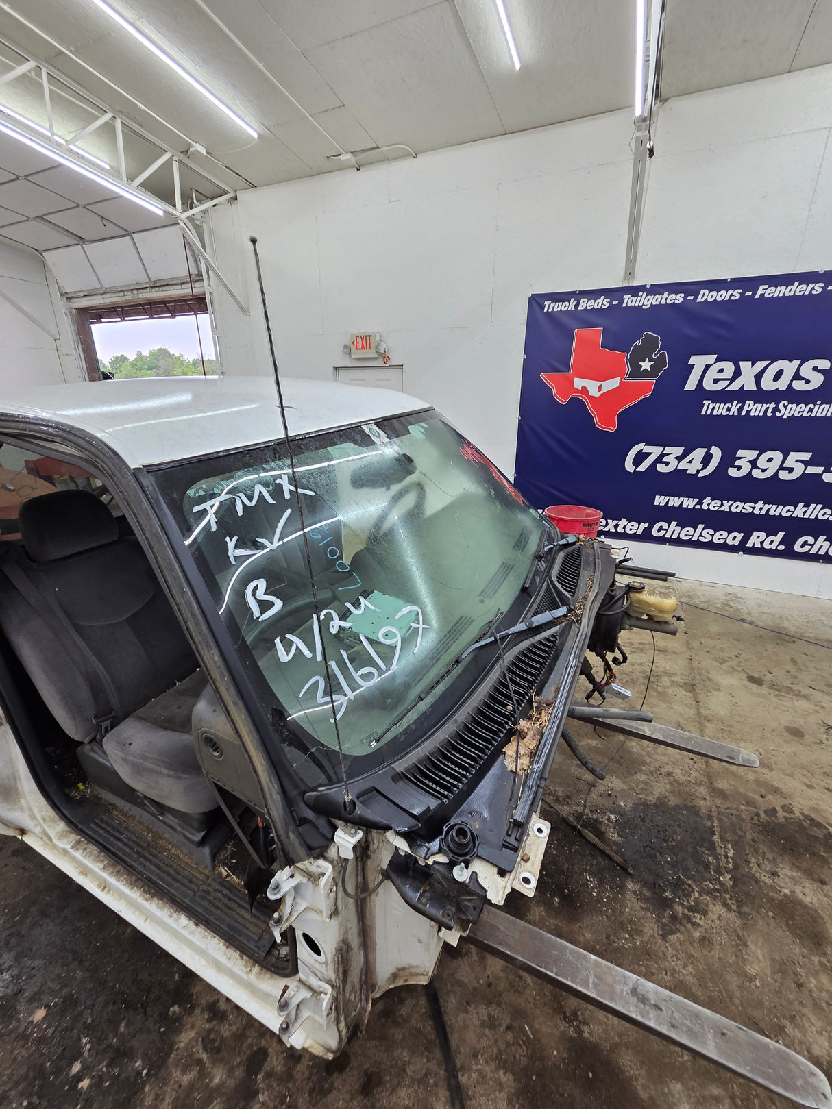 1999-2007 Chevrolet Silverado / GMC Sierra 1500 2500 HD 3500HD Regular Cab Body - Summit white