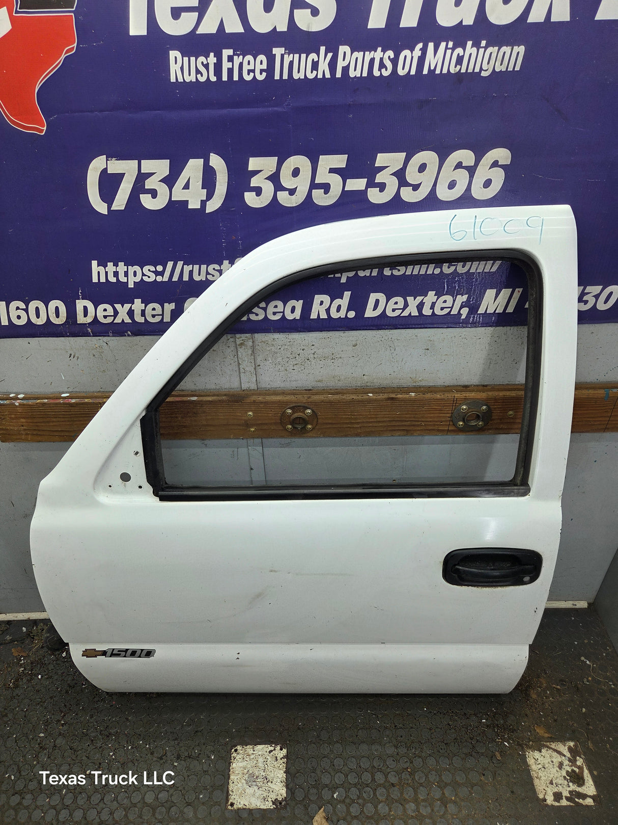 1999-2006 Chevrolet Silverado / GMC Sierra 1500 2500 3500 HD Front Driver Side Door LH