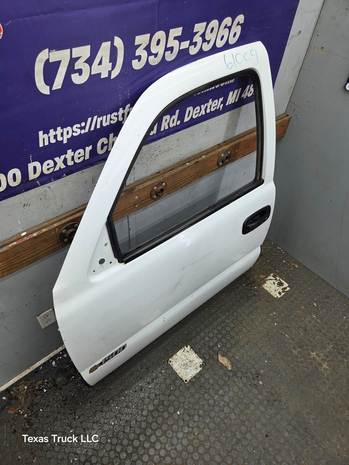 1999-2006 Chevrolet Silverado / GMC Sierra 1500 2500 3500 HD Front Driver Side Door LH
