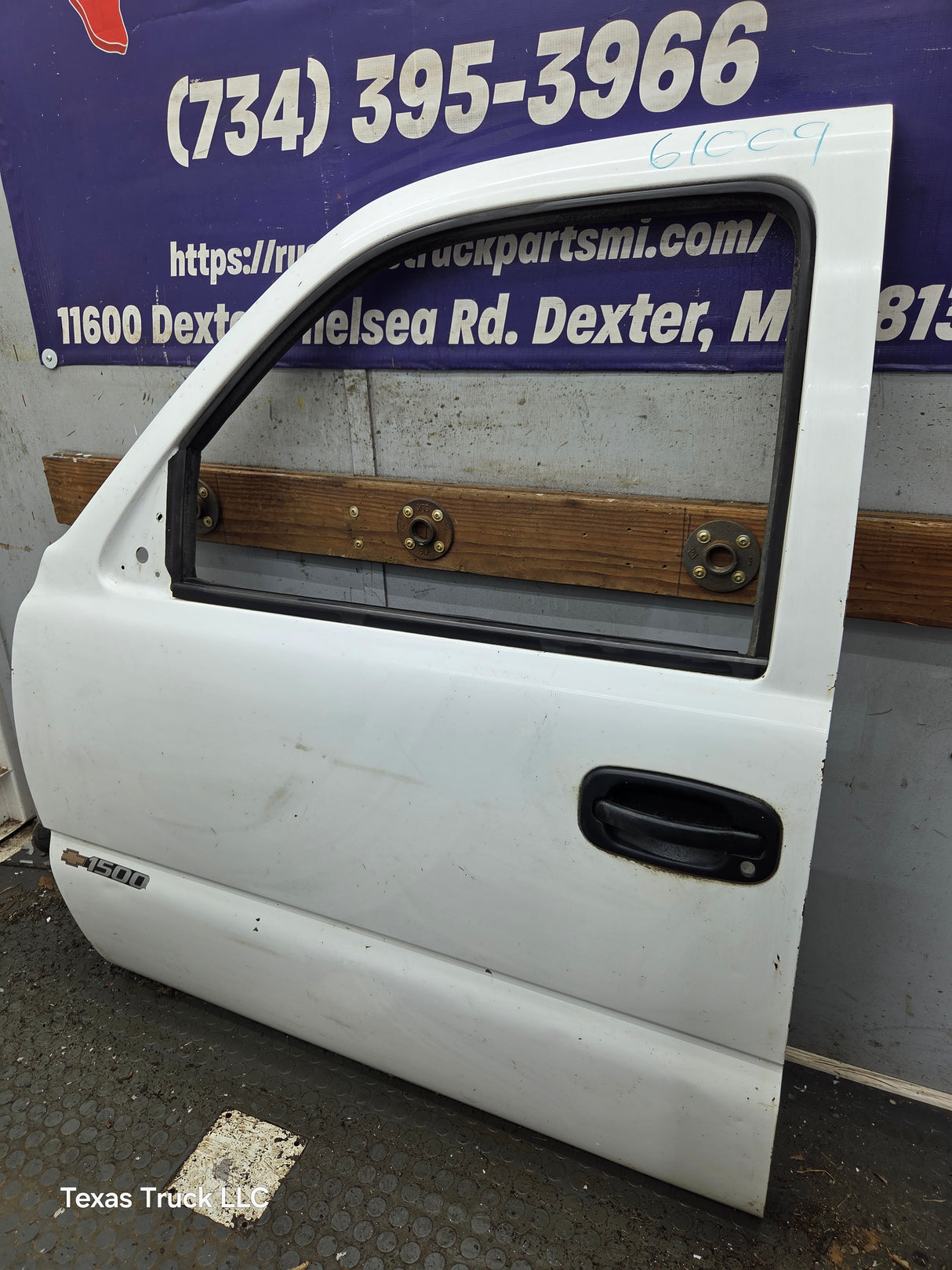 1999-2006 Chevrolet Silverado / GMC Sierra 1500 2500 3500 HD Front Driver Side Door LH