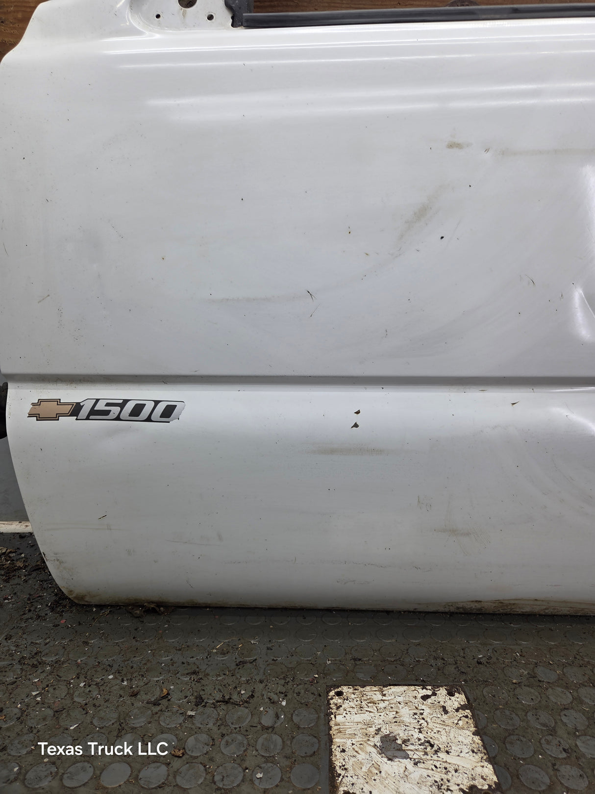 1999-2006 Chevrolet Silverado / GMC Sierra 1500 2500 3500 HD Front Driver Side Door LH