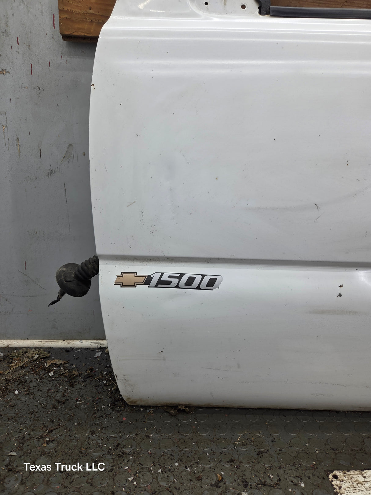 1999-2006 Chevrolet Silverado / GMC Sierra 1500 2500 3500 HD Front Driver Side Door LH