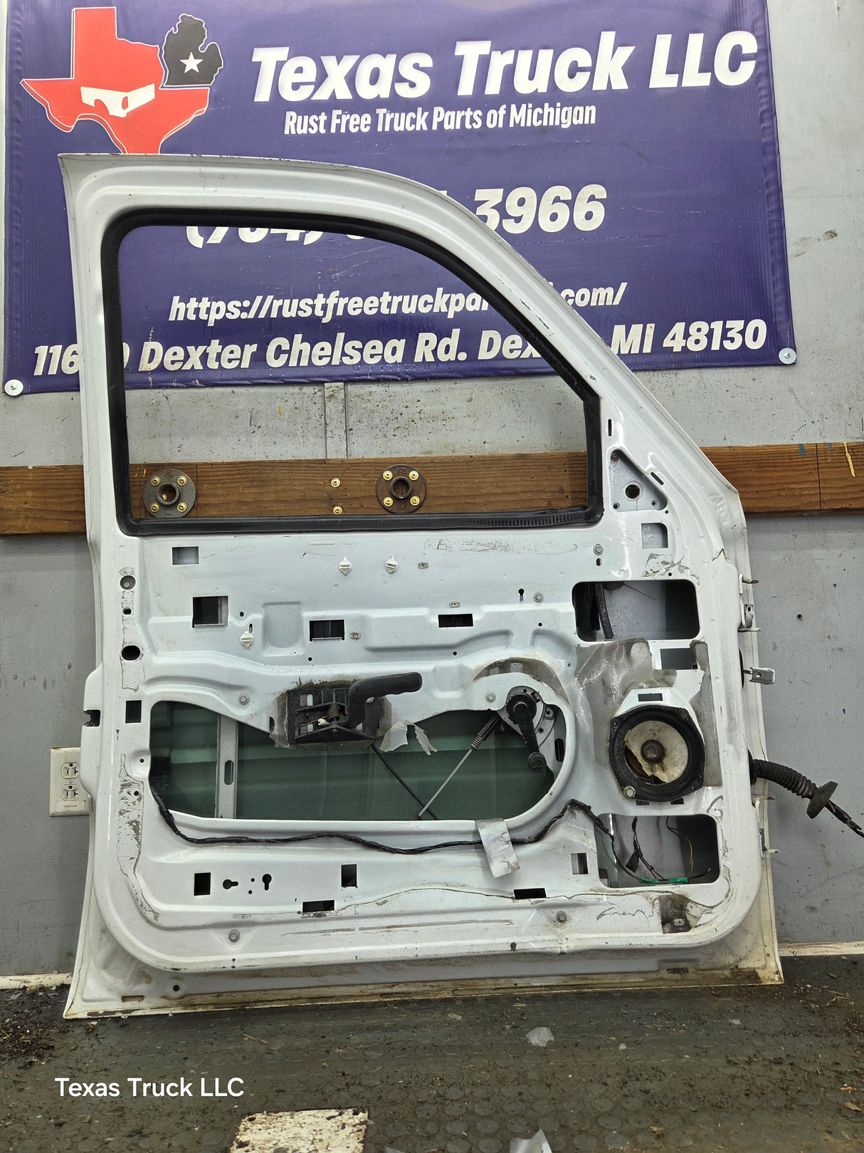 1999-2006 Chevrolet Silverado / GMC Sierra 1500 2500 3500 HD Front Driver Side Door LH