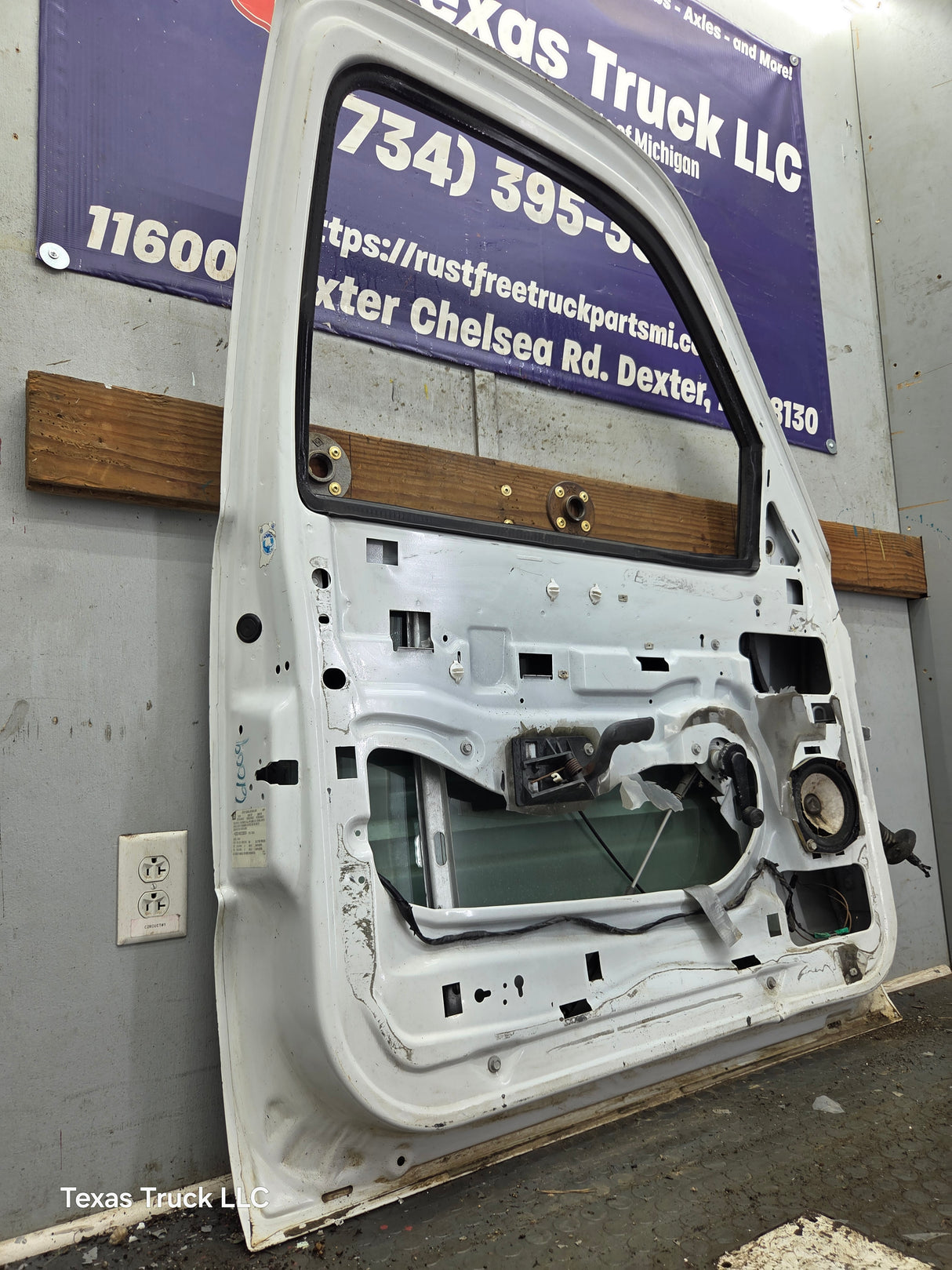 1999-2006 Chevrolet Silverado / GMC Sierra 1500 2500 3500 HD Front Driver Side Door LH