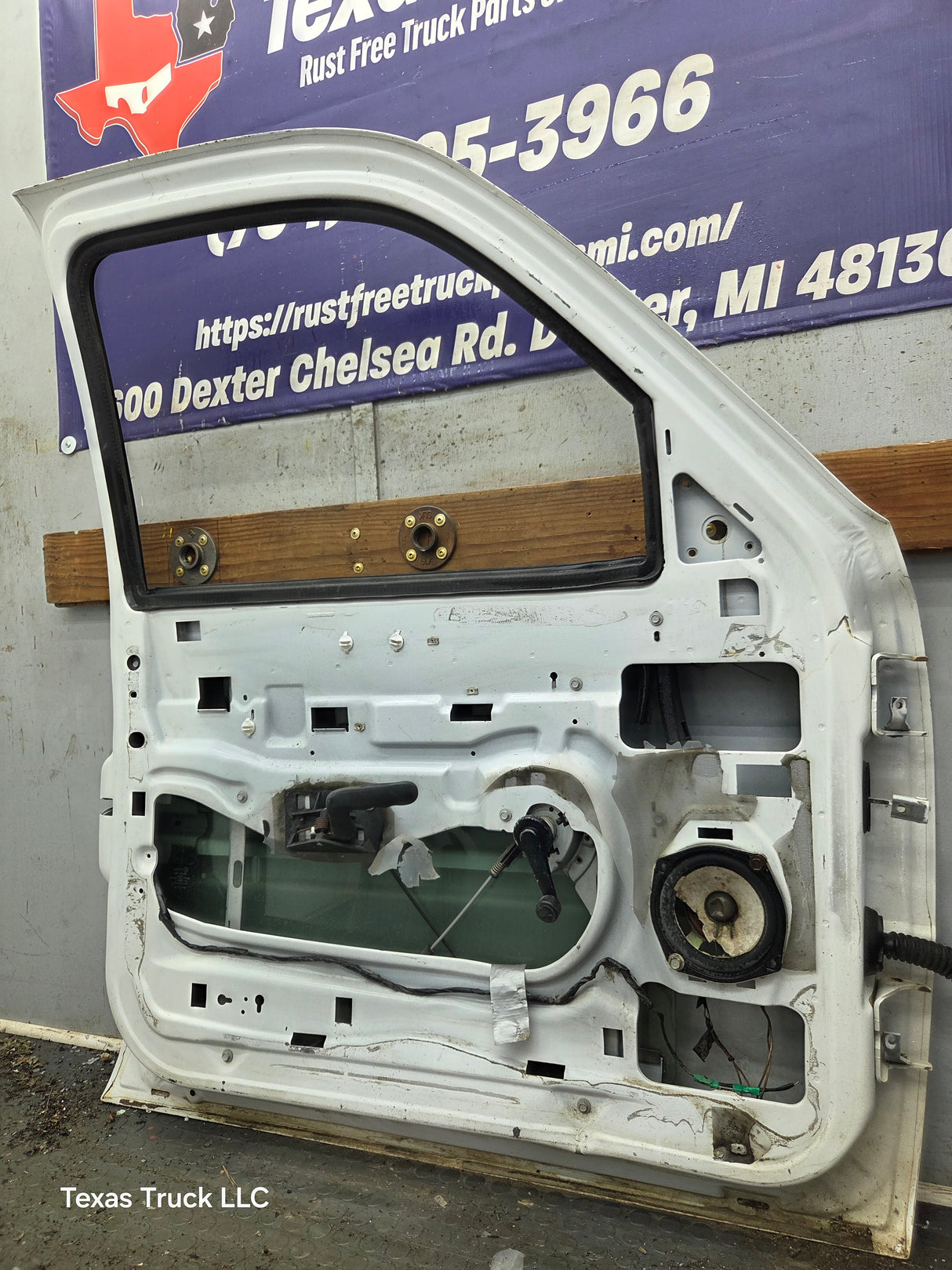 1999-2006 Chevrolet Silverado / GMC Sierra 1500 2500 3500 HD Front Driver Side Door LH