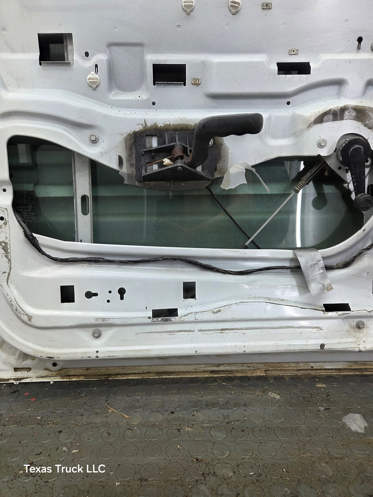 1999-2006 Chevrolet Silverado / GMC Sierra 1500 2500 3500 HD Front Driver Side Door LH