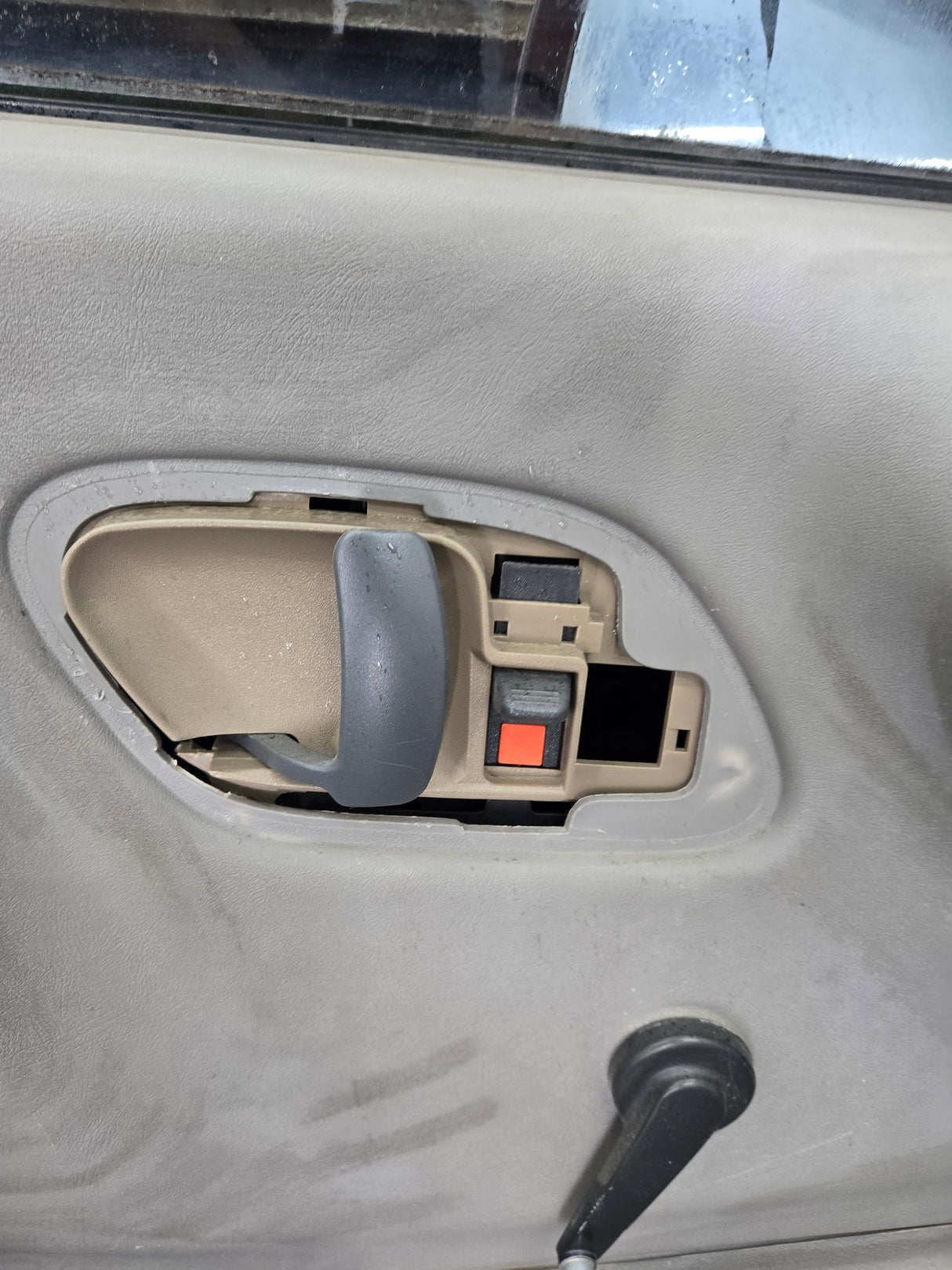 1988-2000 Chevrolet Silverado Suburban GMC Sierra LH Front Driver Side Door