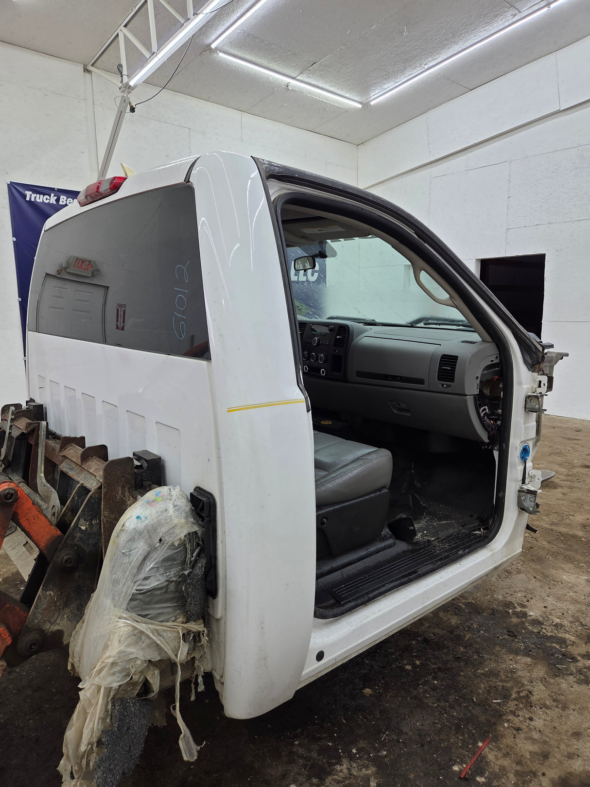 2007-2013 Chevrolet Silverado / GMC Sierra 1500 2500 3500 HD Regular Cab