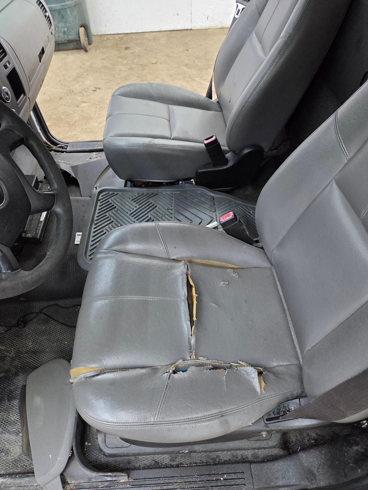 2007-2013 Chevrolet Silverado / GMC Sierra 1500 2500 3500 HD Regular Cab