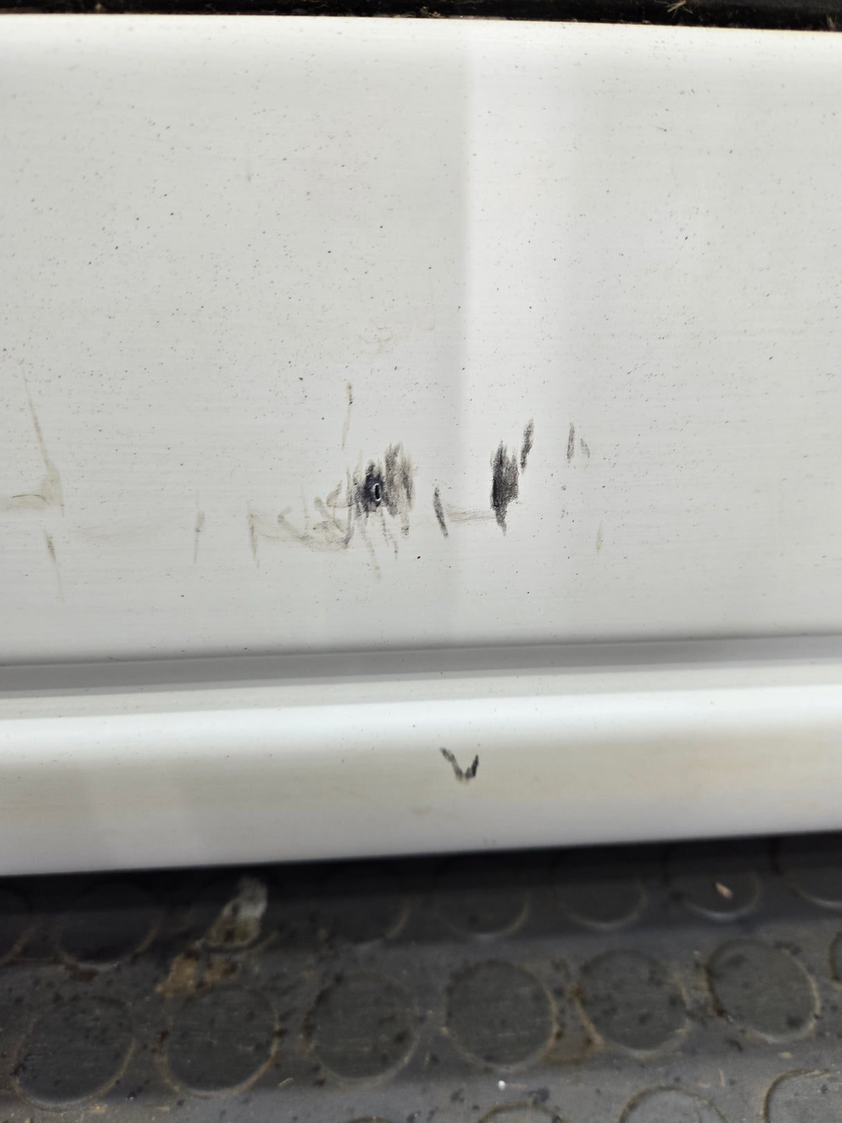 1999-2007 Chevrolet Silverado / GMC Sierra 1500 2500 3500 HD Rear Driver side LH Crew Cab rear door
