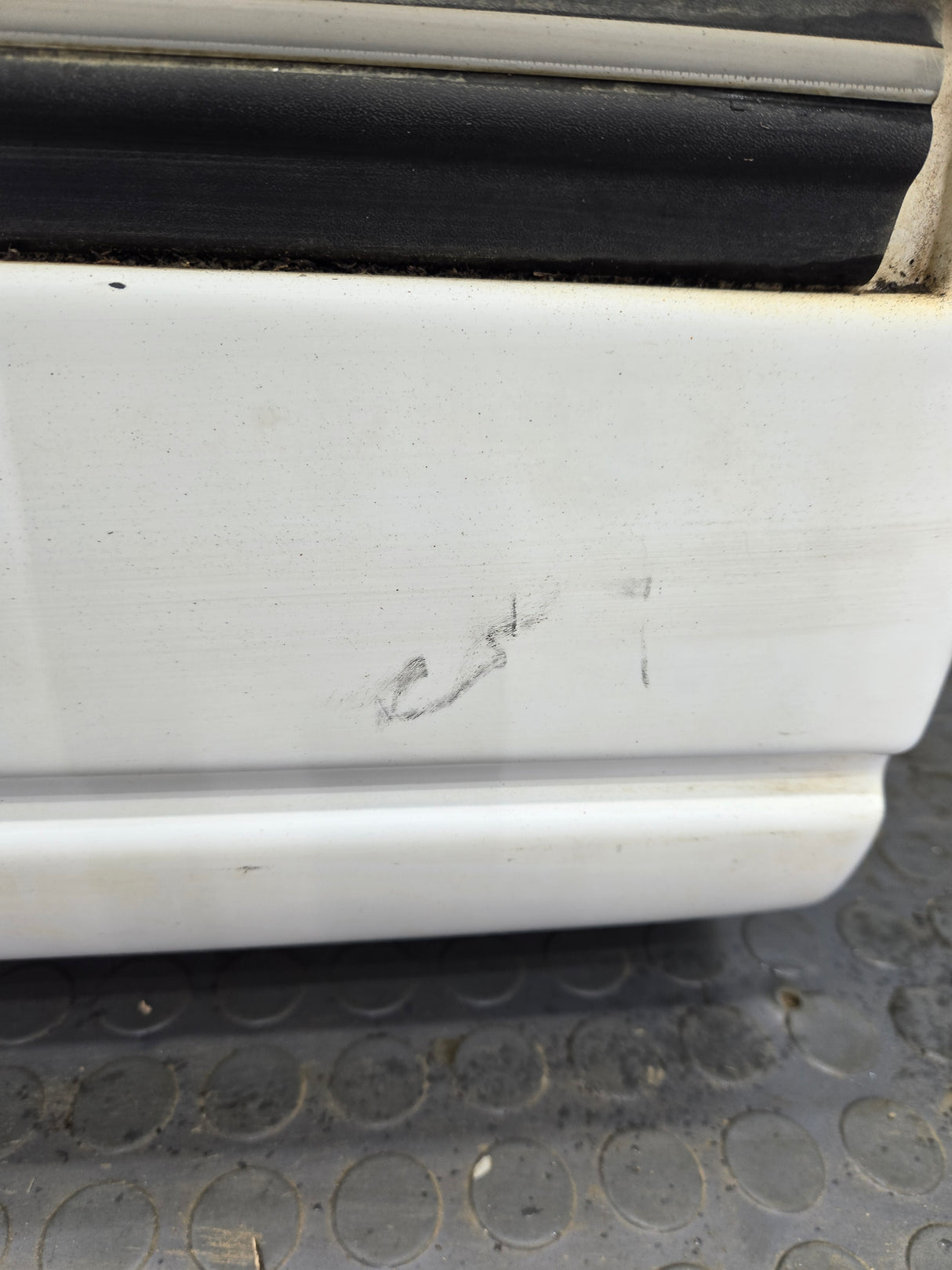 1999-2007 Chevrolet Silverado / GMC Sierra 1500 2500 3500 HD Rear Driver side LH Crew Cab rear door