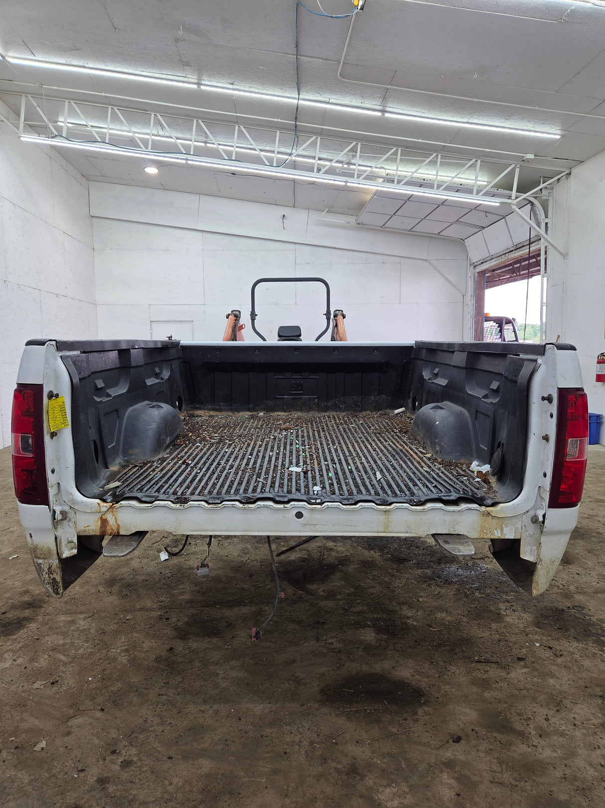 2007-2013 Chevrolet Silverado 1500 2500 3500 HD 6' 6" Short Truck Bed