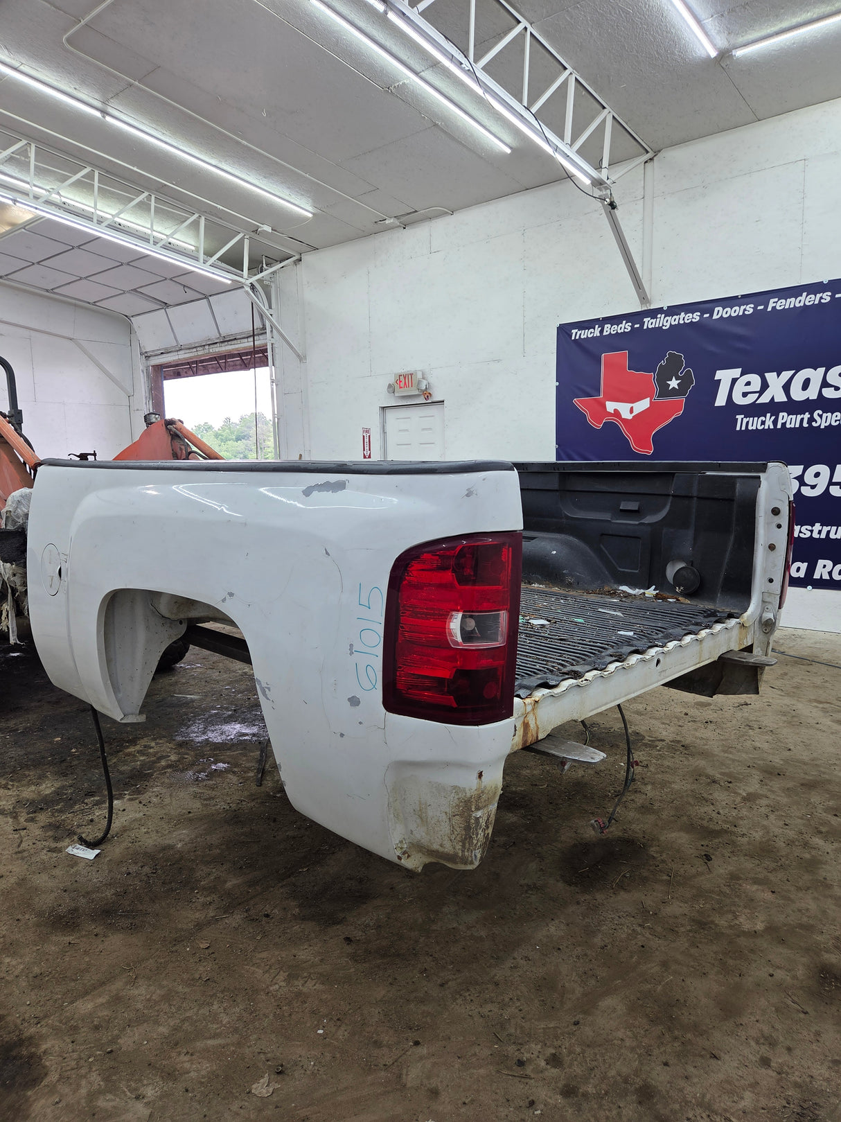 2007-2013 Chevrolet Silverado 1500 2500 3500 HD 6' 6" Short Truck Bed