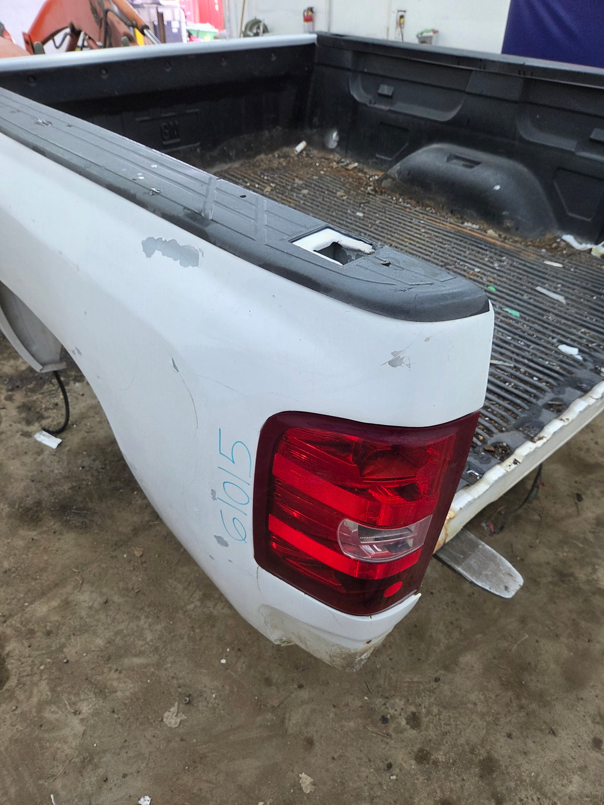 2007-2013 Chevrolet Silverado 1500 2500 3500 HD 6' 6" Short Truck Bed