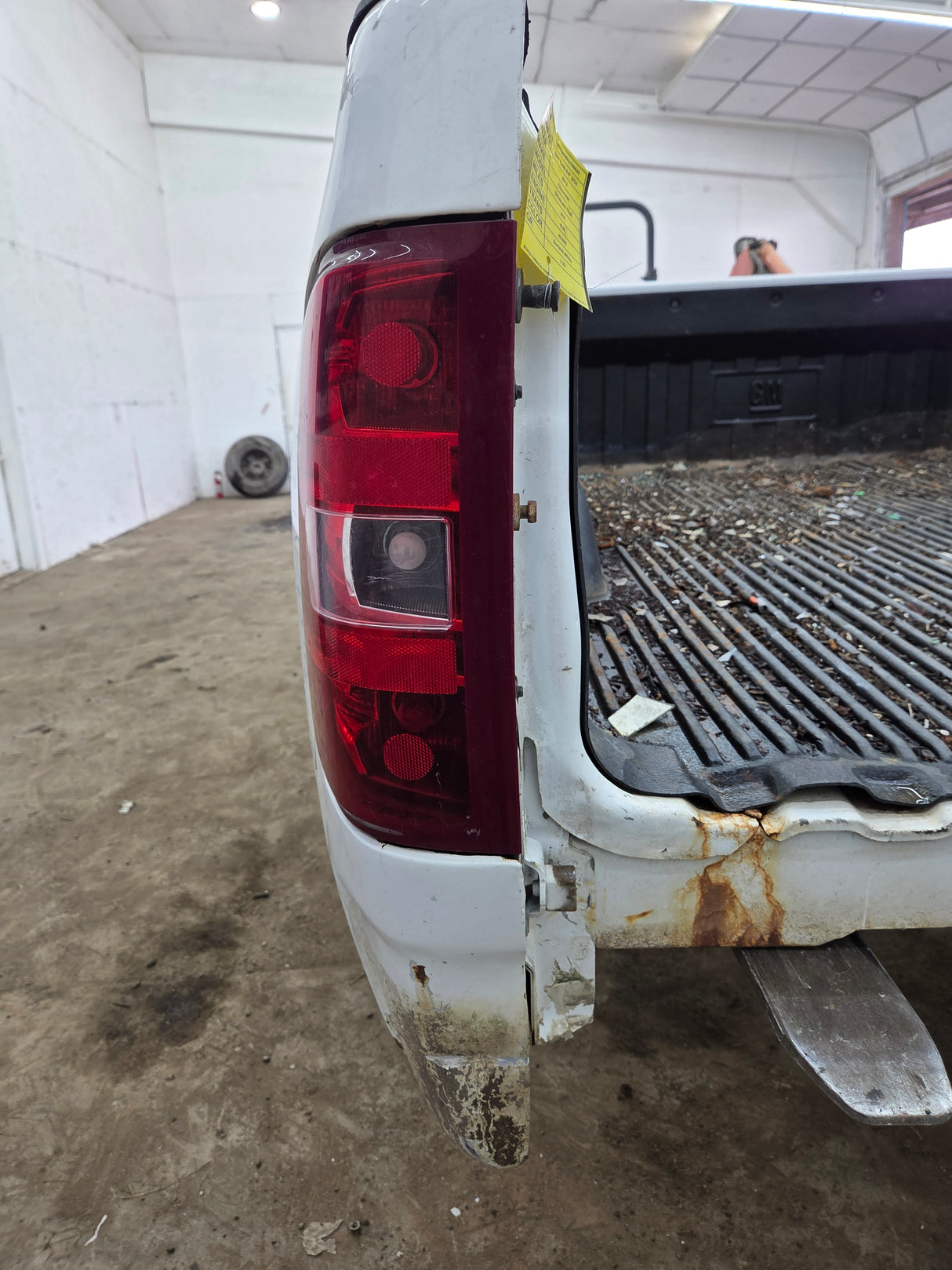 2007-2013 Chevrolet Silverado 1500 2500 3500 HD 6' 6" Short Truck Bed