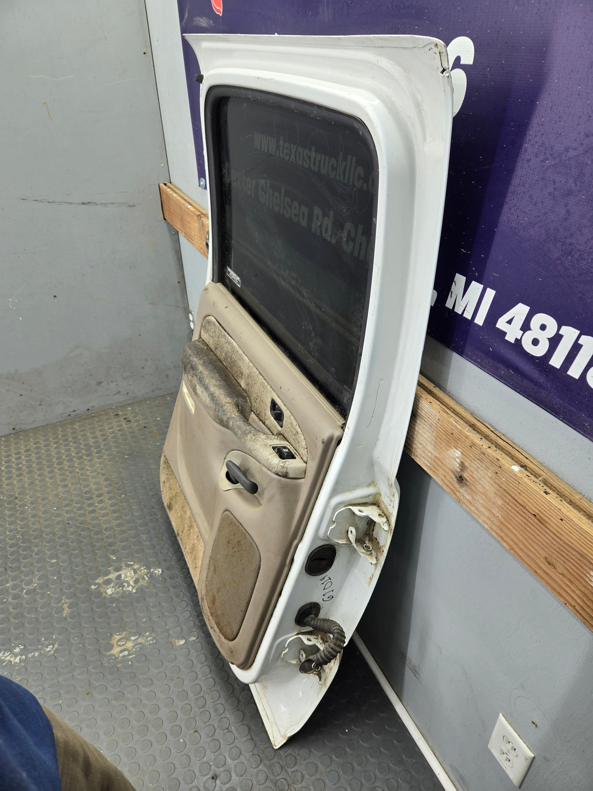 1999-2007 Chevrolet Silverado / GMC Sierra 1500 2500 3500 HD Rear Driver side LH Crew Cab rear door