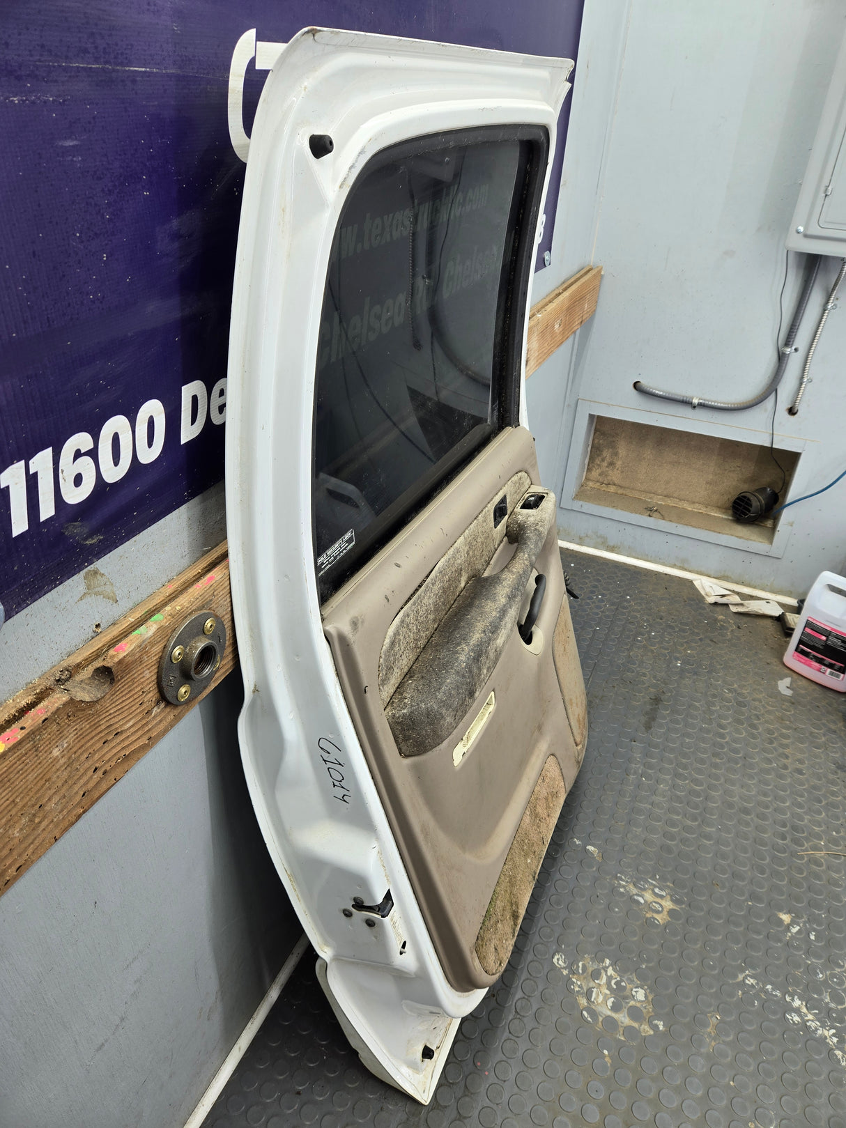 1999-2007 Chevrolet Silverado / GMC Sierra 1500 2500 3500 HD Rear Driver side LH Crew Cab rear door
