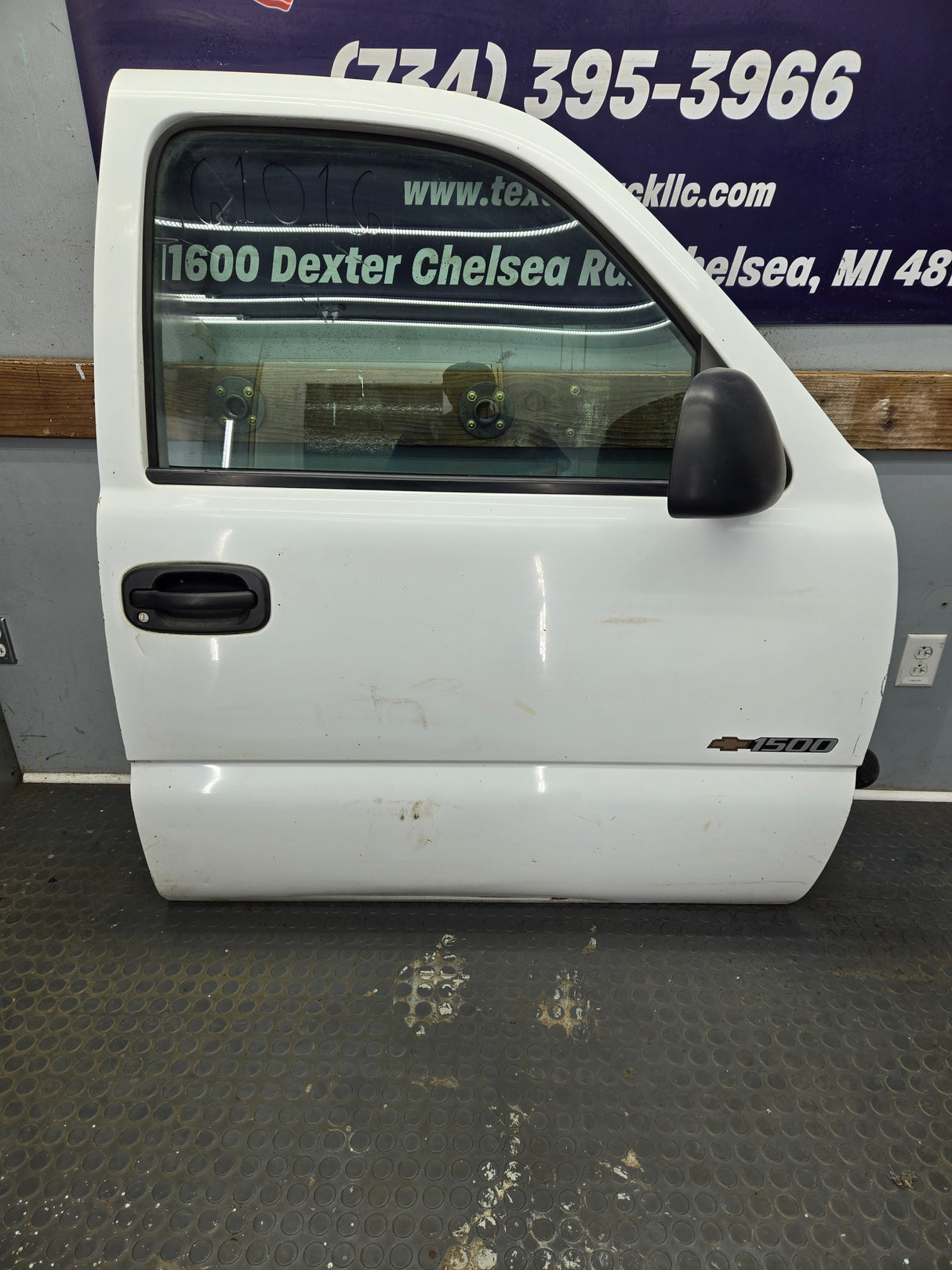 1999-2006 Chevrolet Silverado / GMC Sierra 1500 2500 3500 HD Front Passenger side Door RH