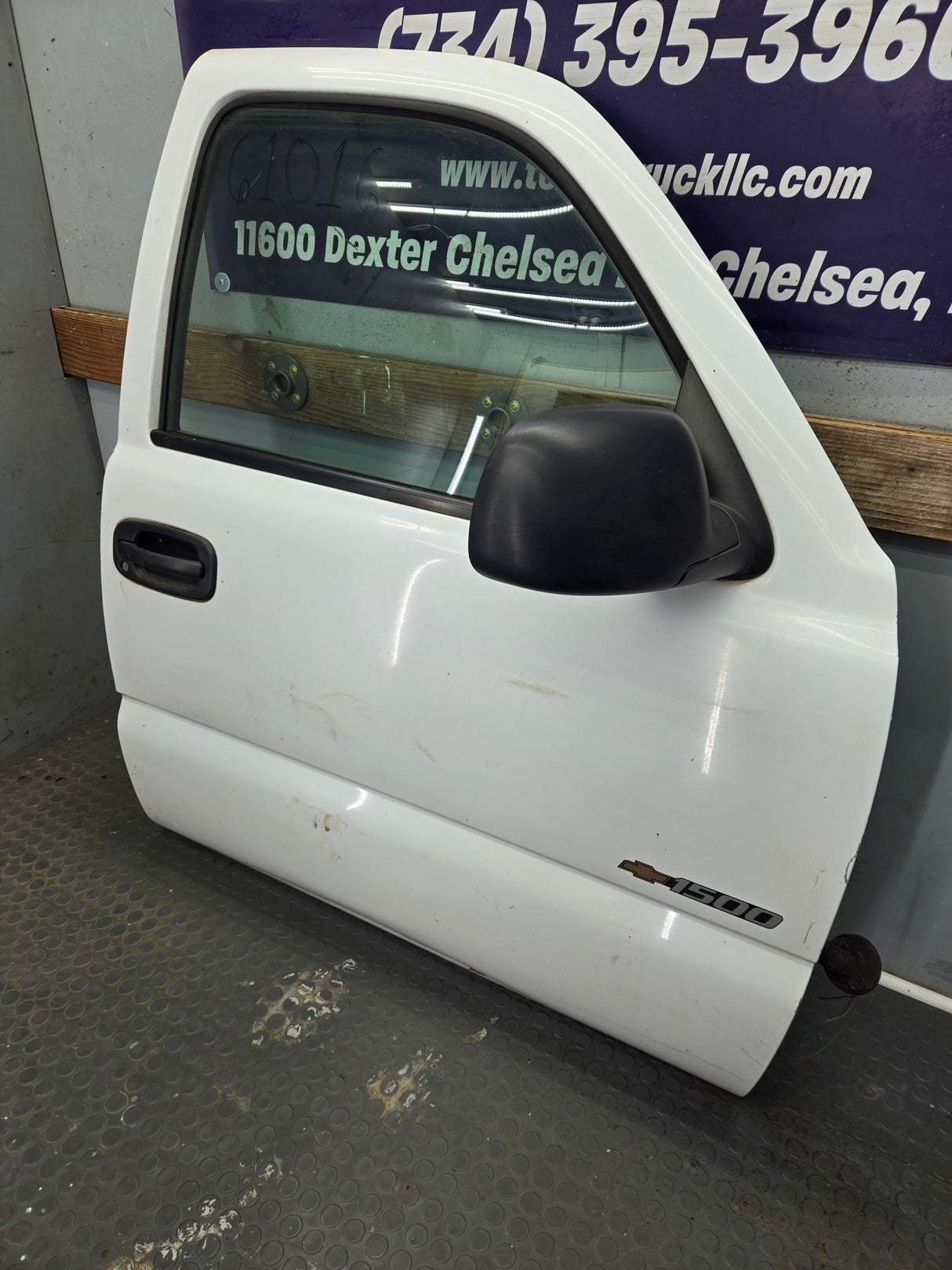 1999-2006 Chevrolet Silverado / GMC Sierra 1500 2500 3500 HD Front Passenger side Door RH