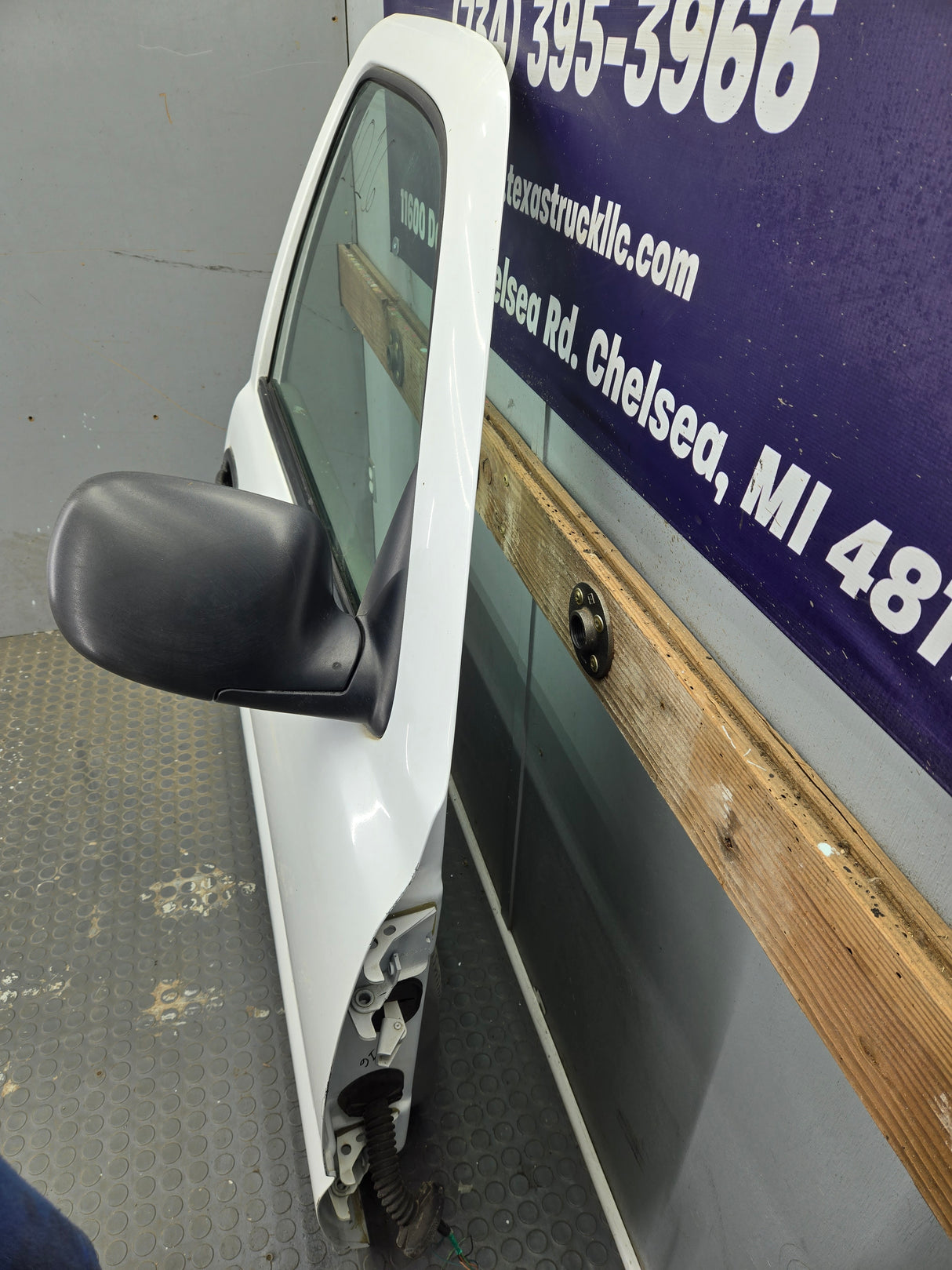 1999-2006 Chevrolet Silverado / GMC Sierra 1500 2500 3500 HD Front Passenger side Door RH
