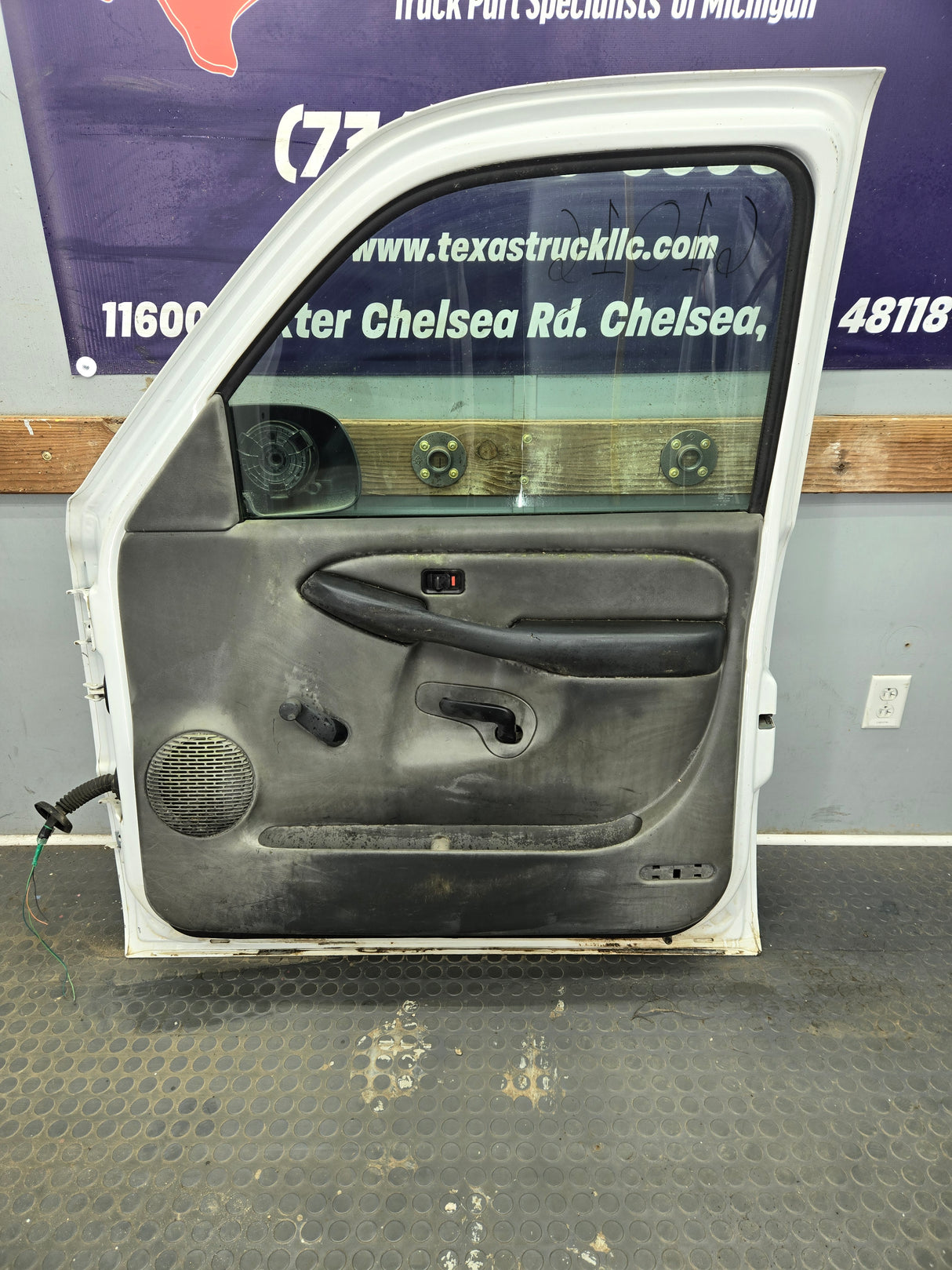 1999-2006 Chevrolet Silverado / GMC Sierra 1500 2500 3500 HD Front Passenger side Door RH